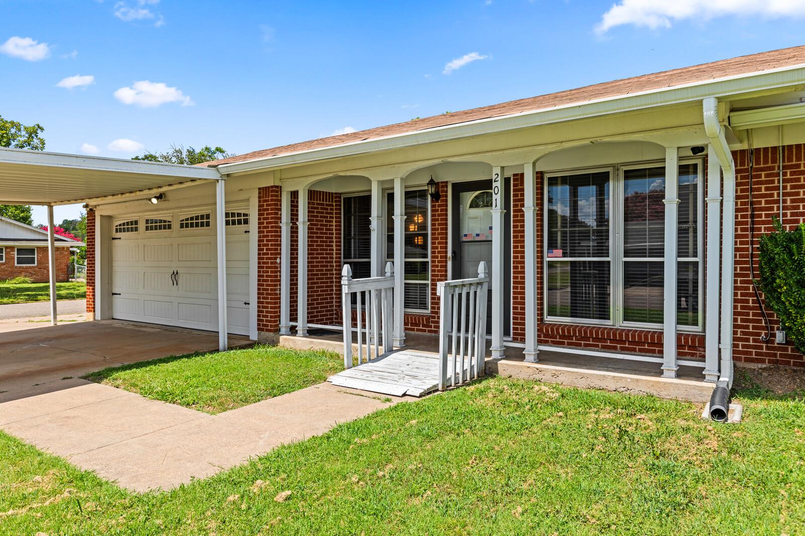 201 S Barbara St, Waco, TX 76705