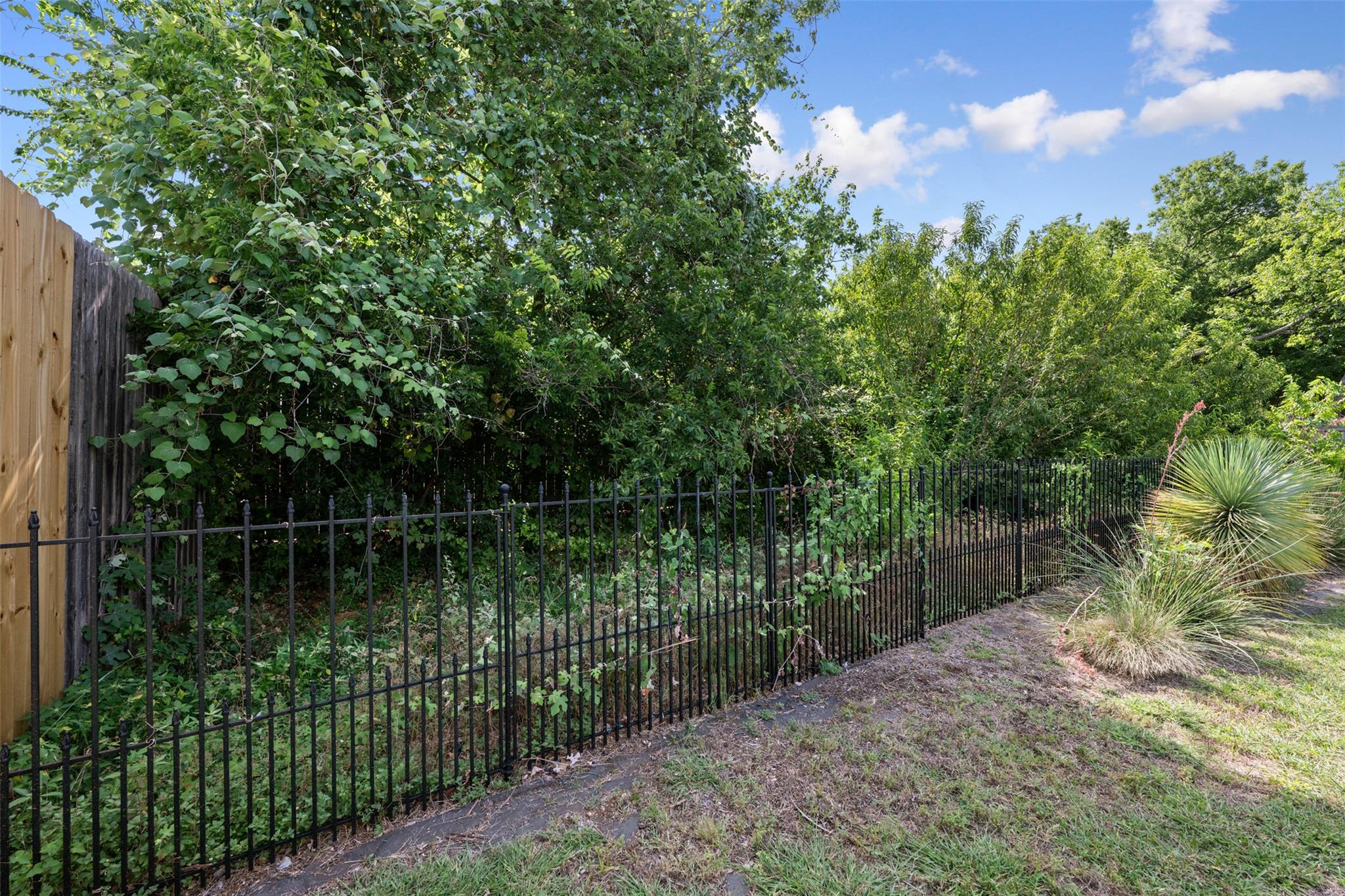 2004 Yaupon Trl, Cedar Park, TX 78613