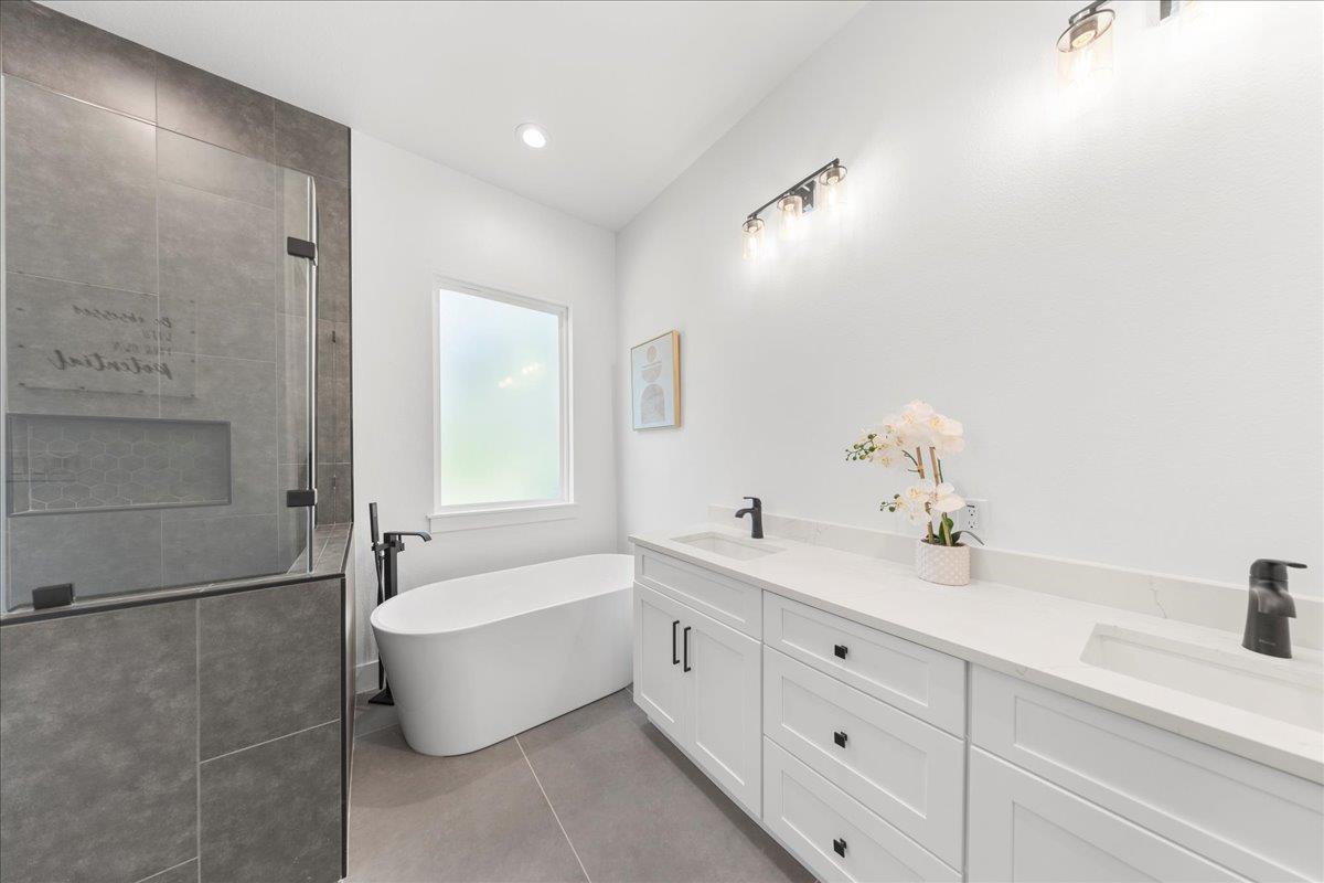 110 Diamond Head Dr, Bastrop, TX 78602