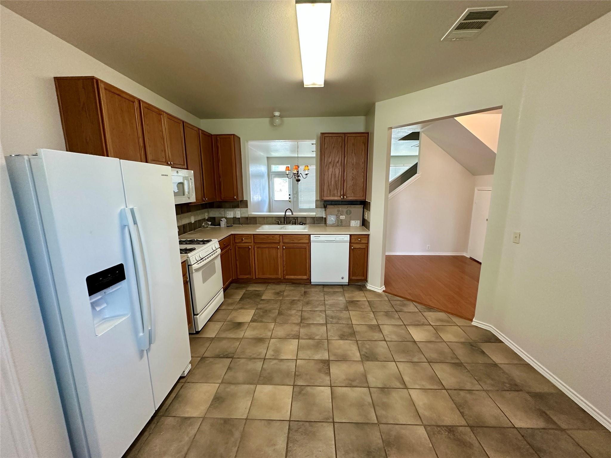 135 Michaelis # B, Kyle, TX 78640