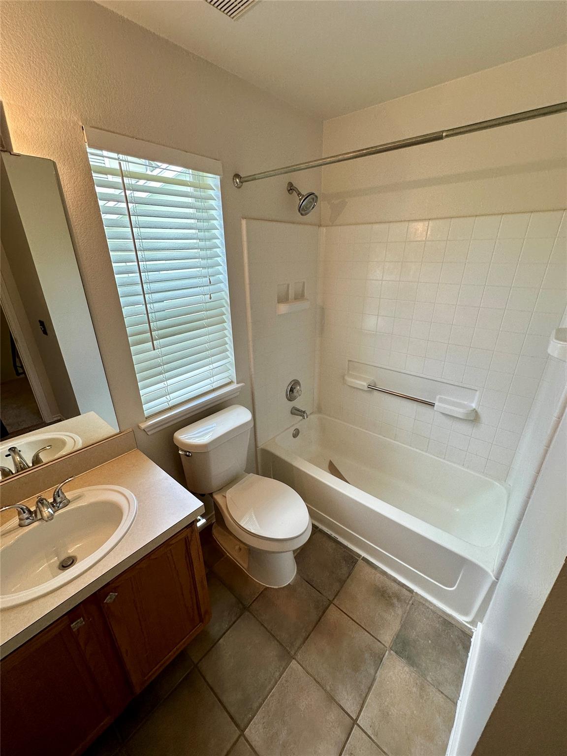 135 Michaelis # B, Kyle, TX 78640