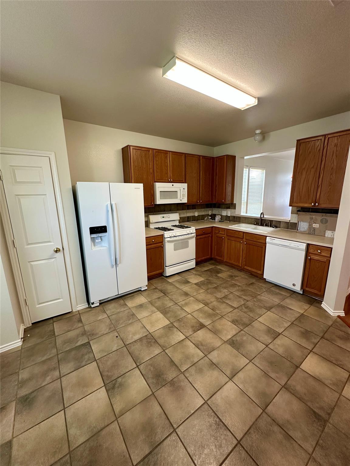135 Michaelis # B, Kyle, TX 78640