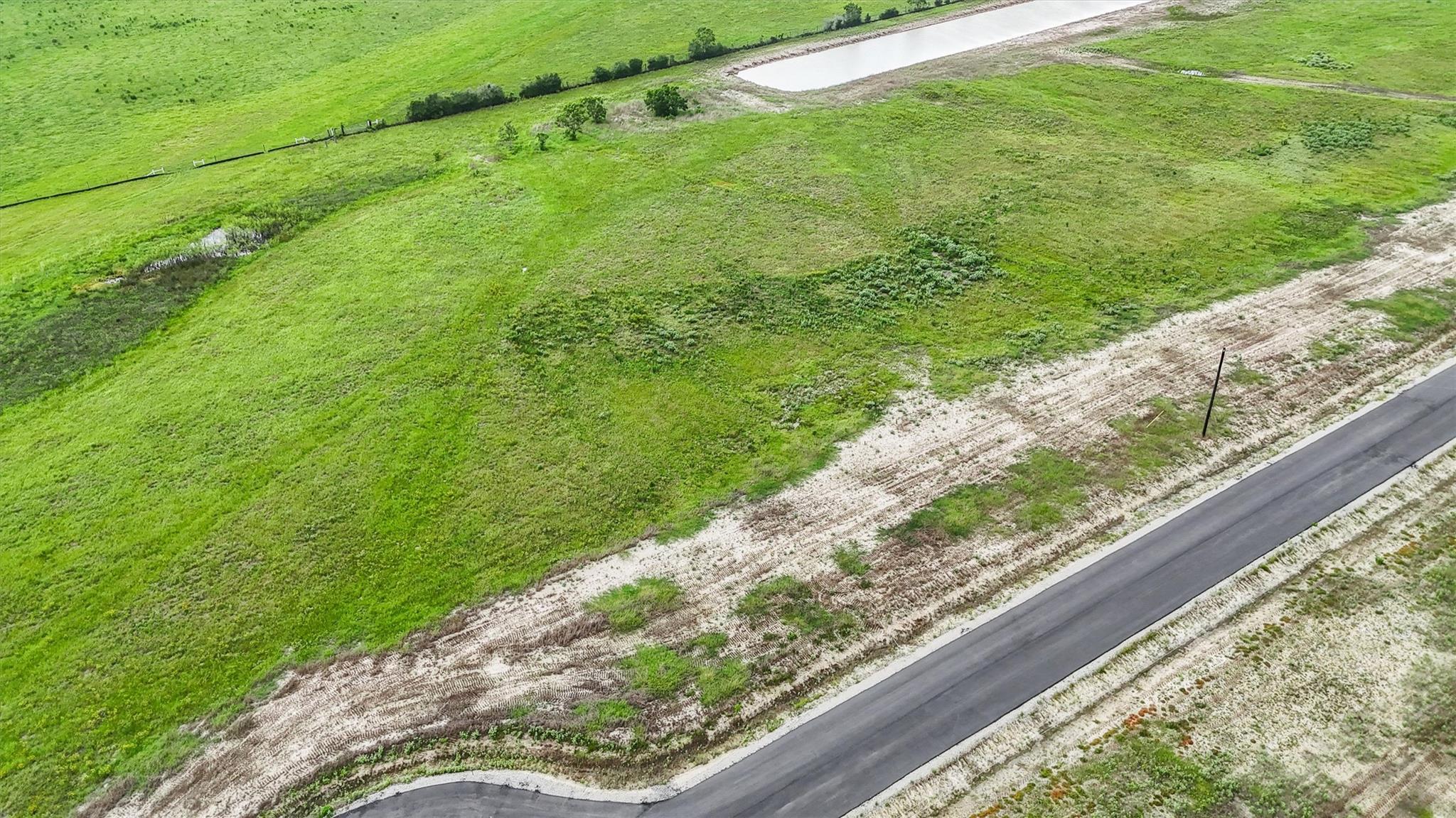 1362 Saddleback Dr, Bellville, TX 77418