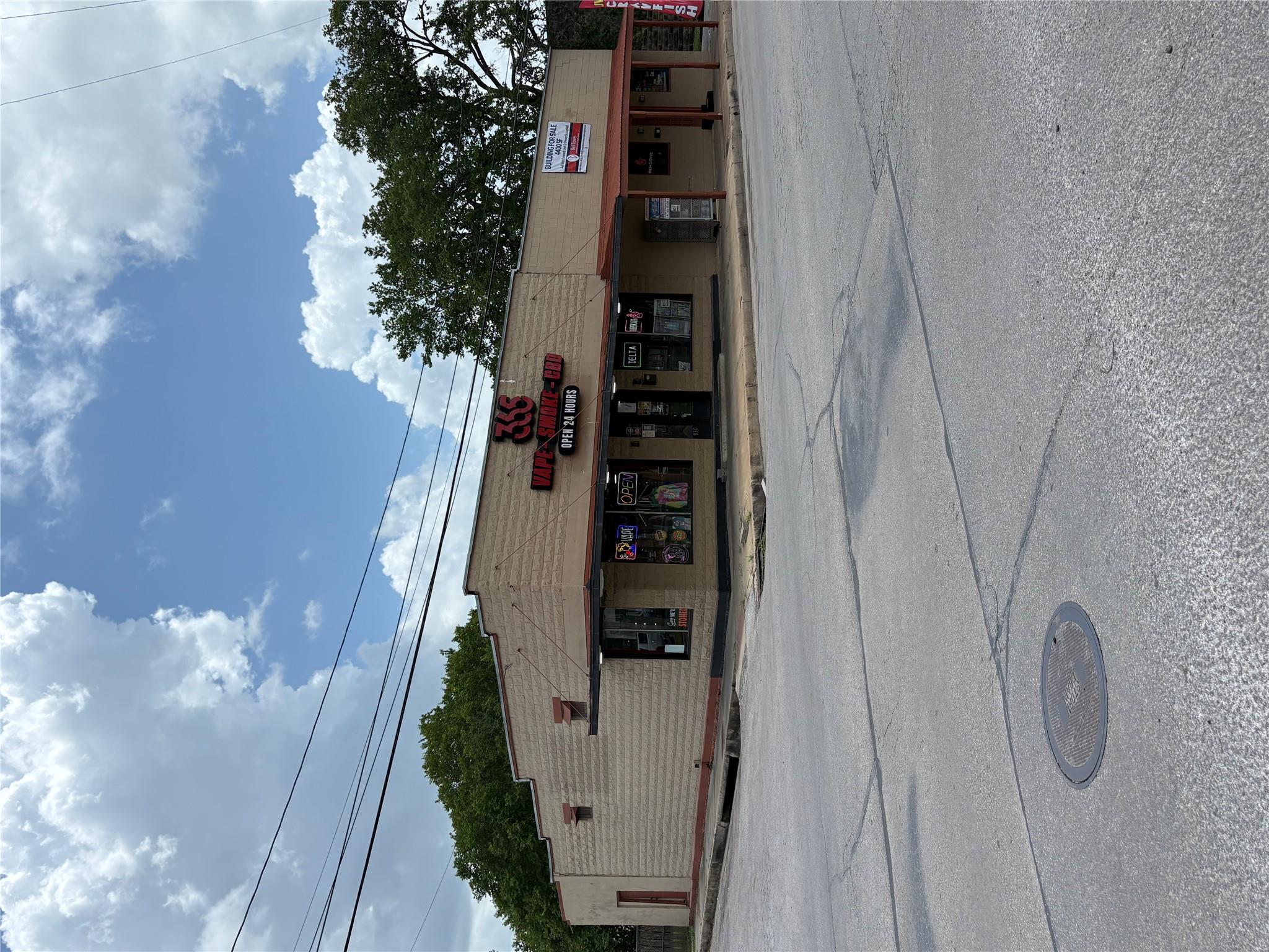 830 Saint Paul St, Gonzales, TX 78629