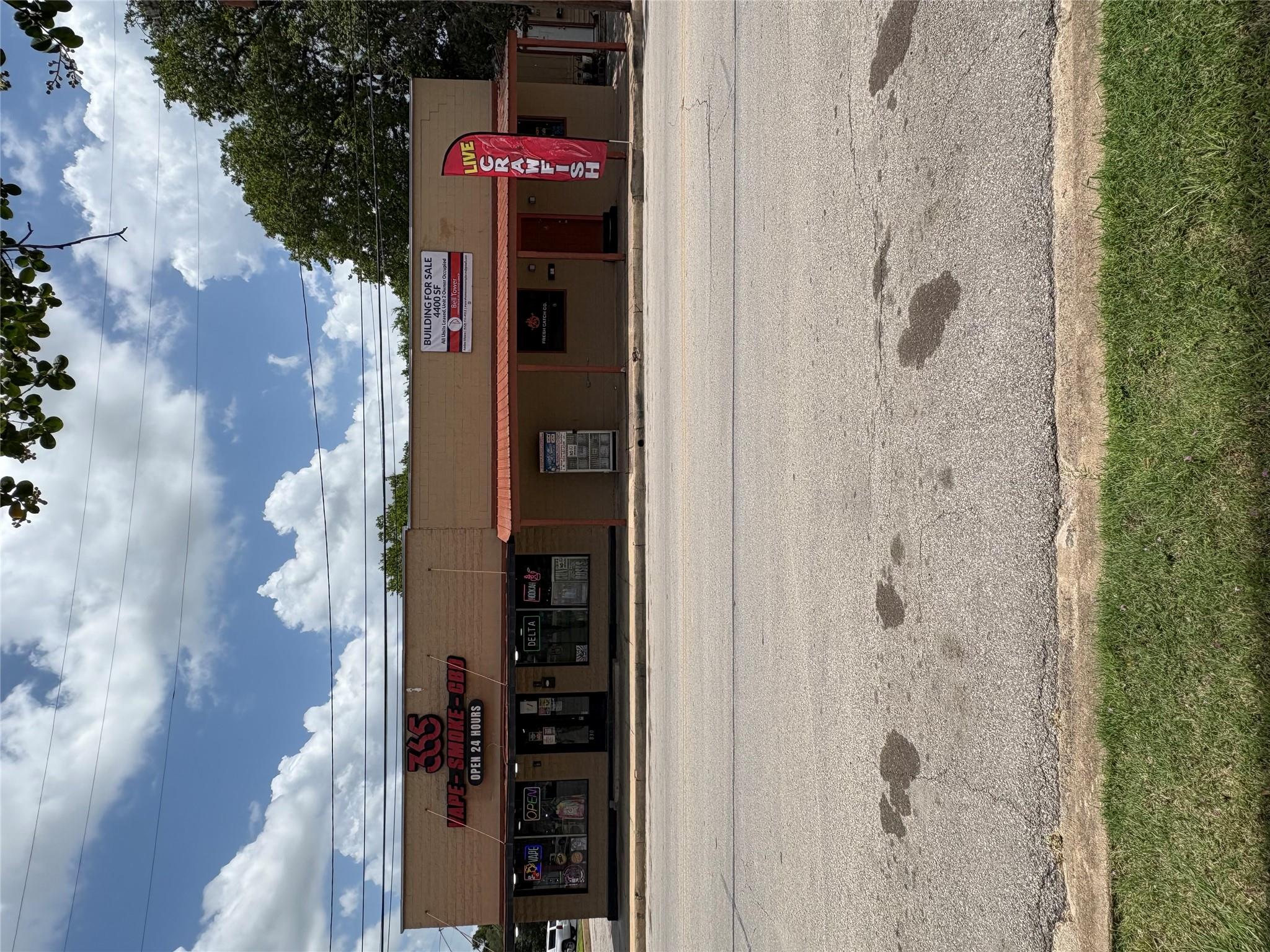 830 Saint Paul St, Gonzales, TX 78629