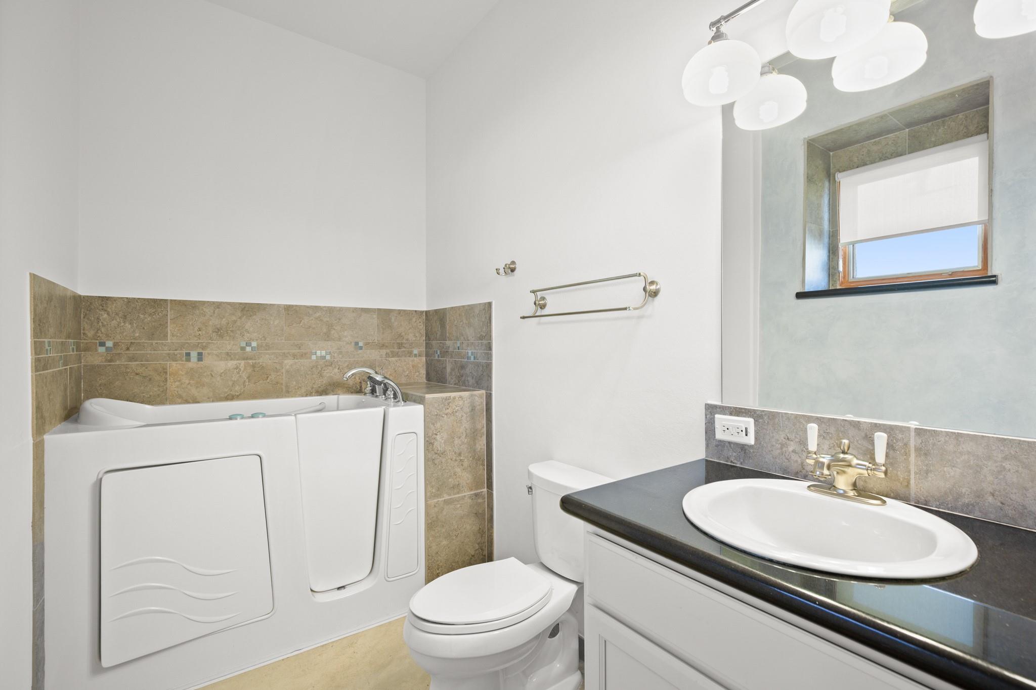 913 Taulbee Ln, Austin, TX 78757