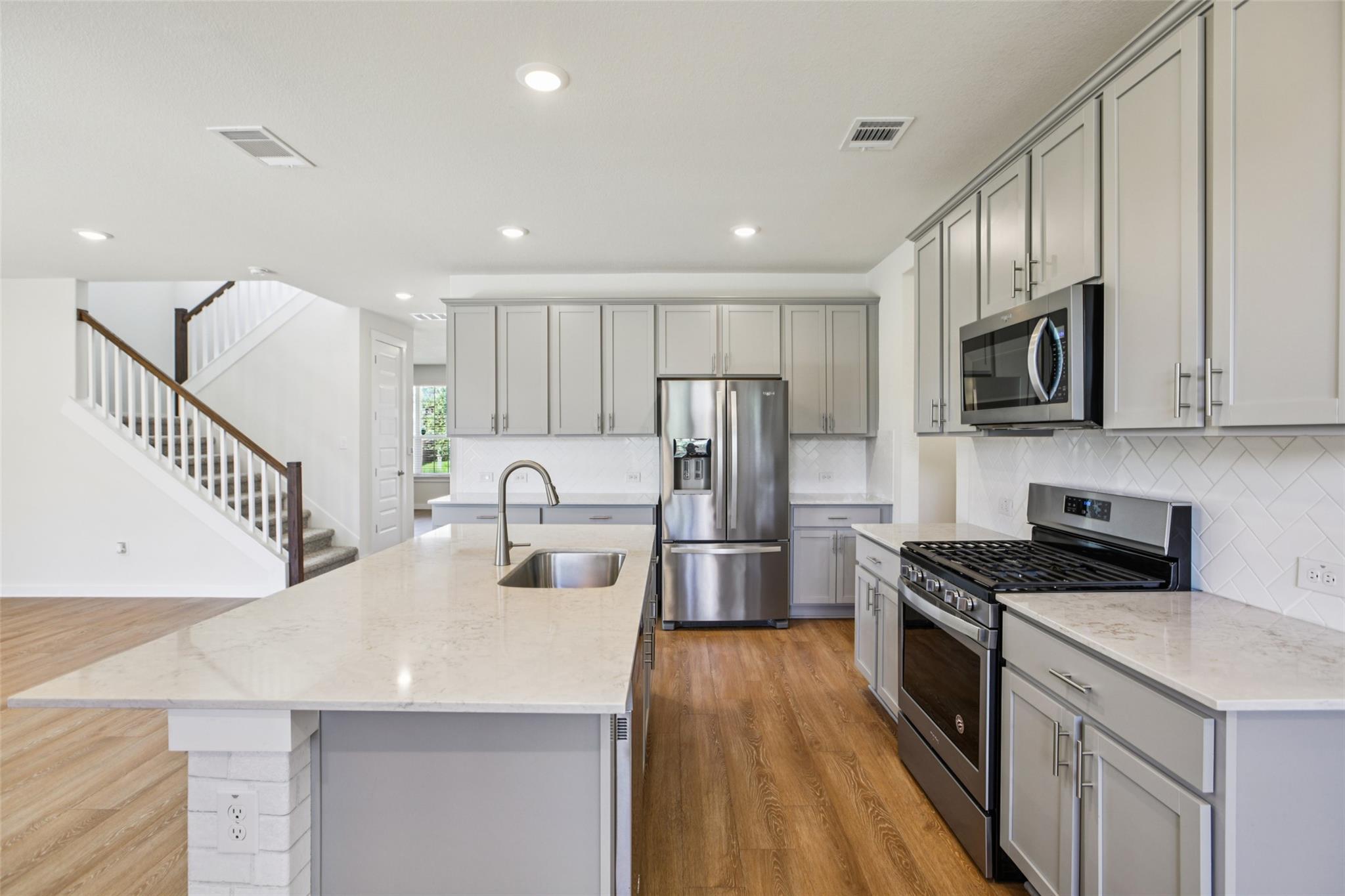 2433 Bear Cub Bnd, Leander, TX 78641