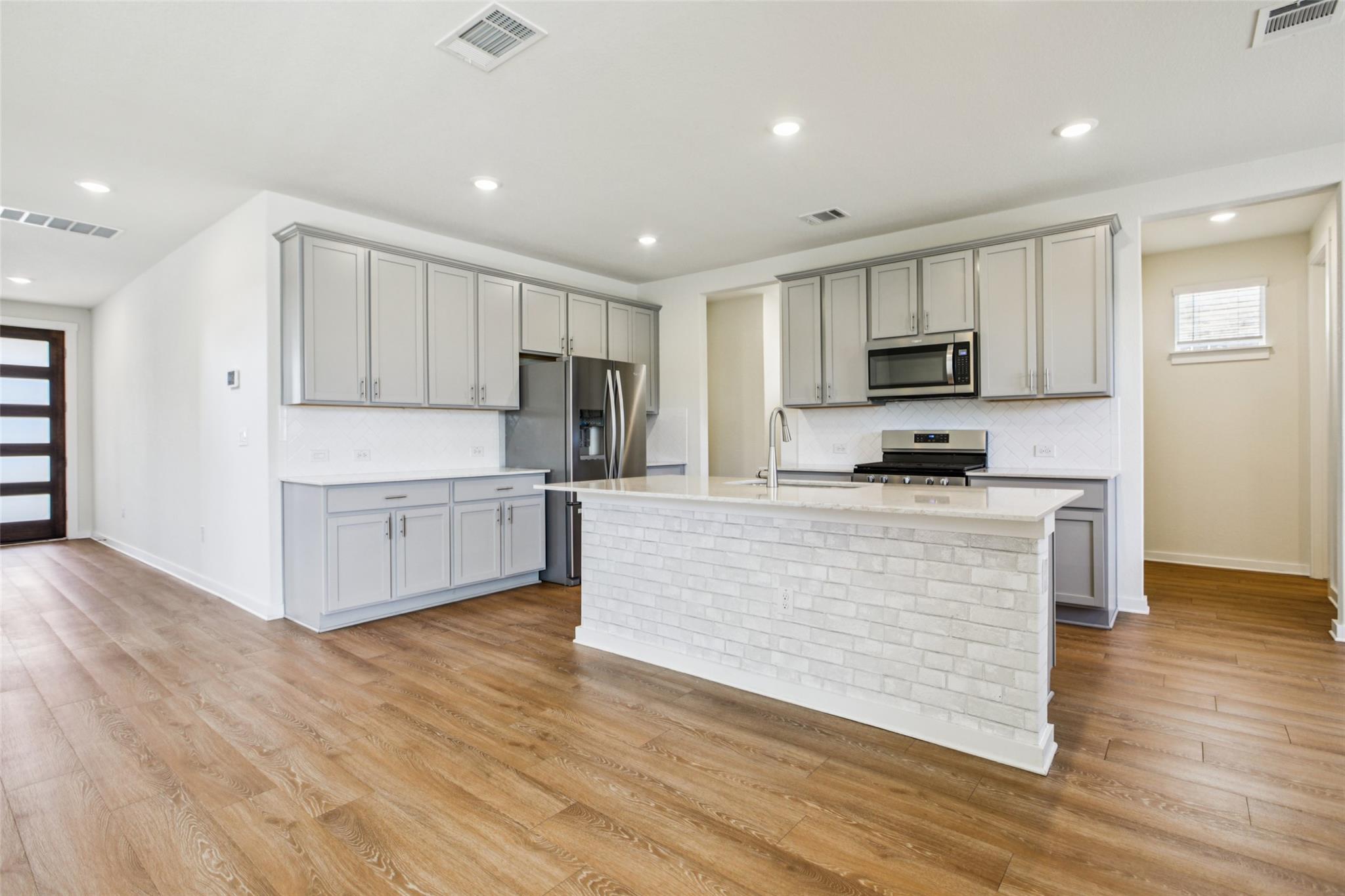 2433 Bear Cub Bnd, Leander, TX 78641