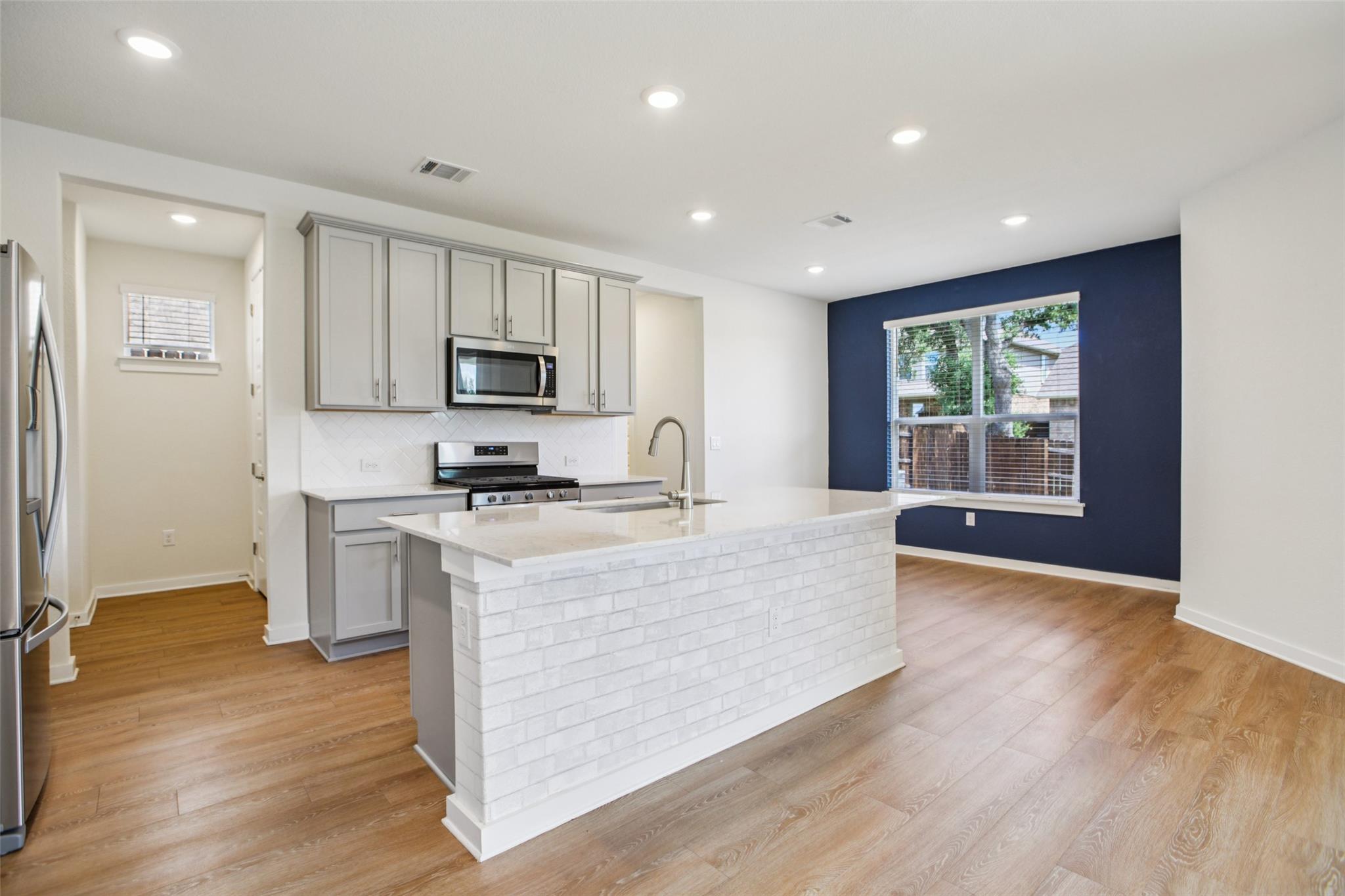 2433 Bear Cub Bnd, Leander, TX 78641