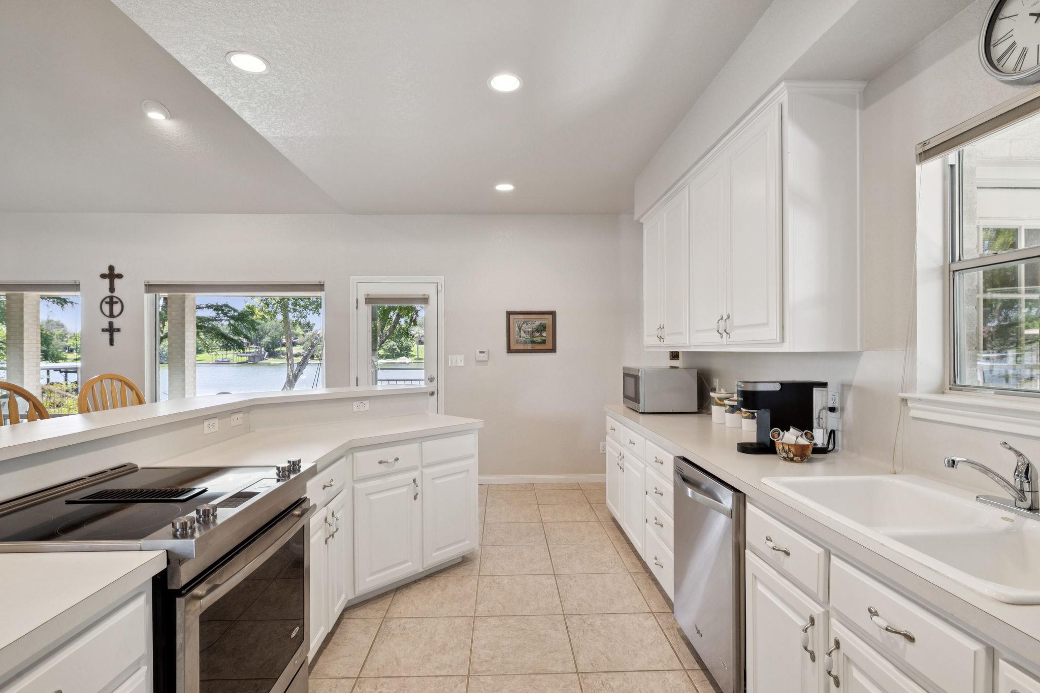 1113 E Zipp Rd, New Braunfels, TX 78130