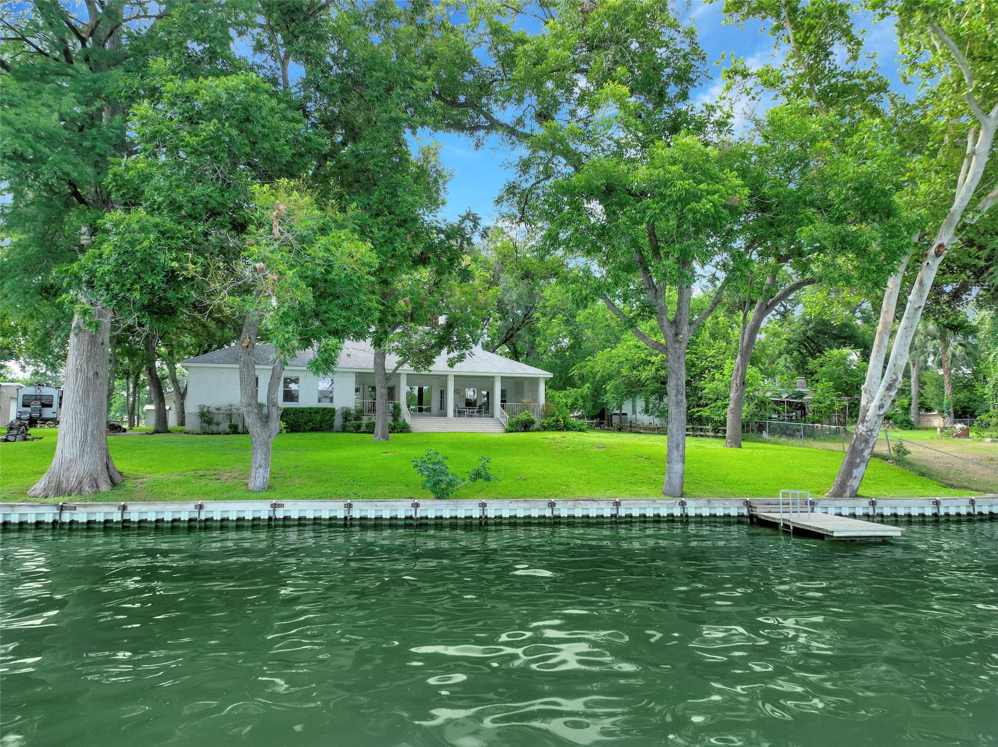 1113 E Zipp Rd, New Braunfels, TX 78130