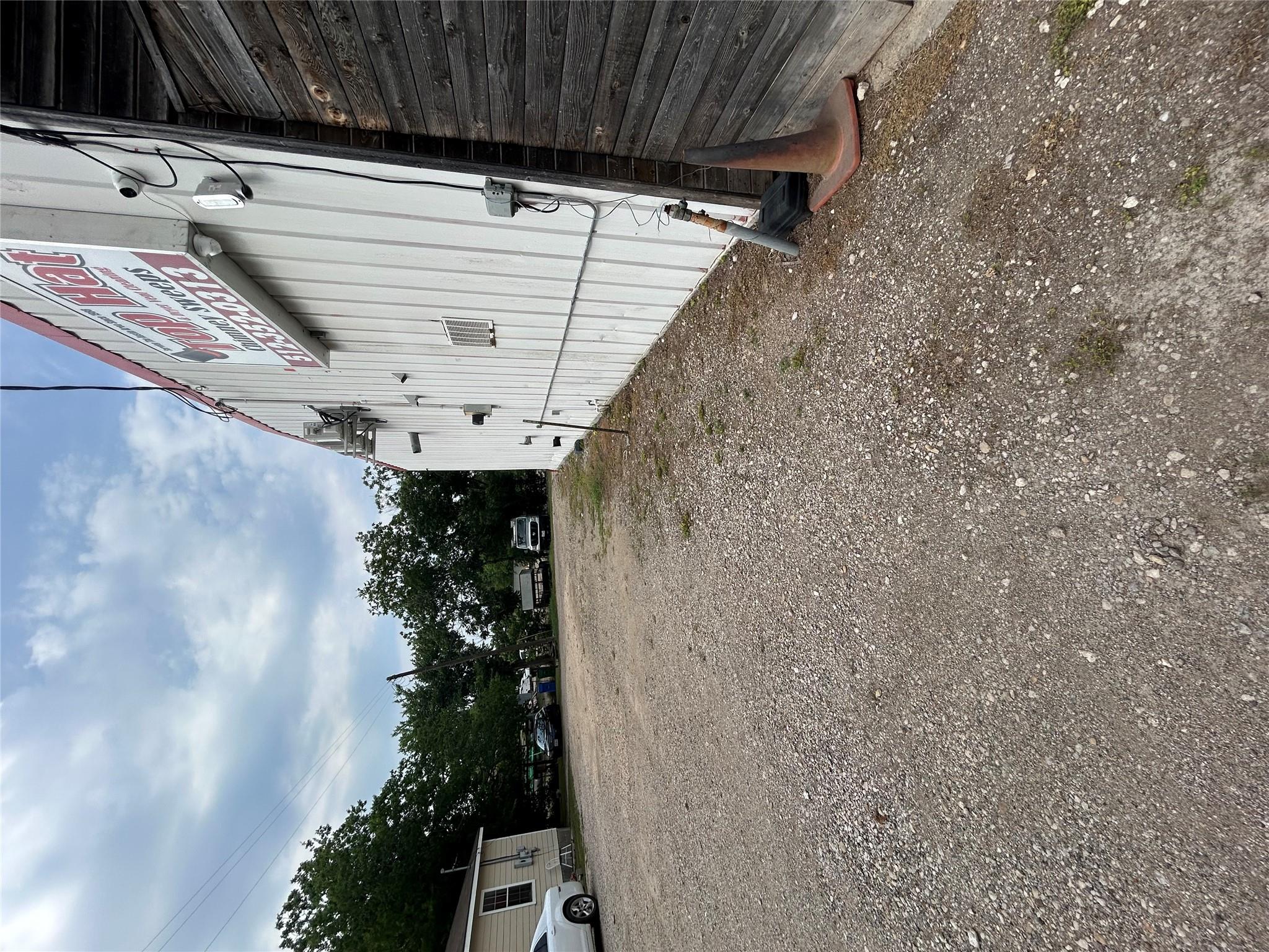 109 E 11TH St, Taylor, TX 76574