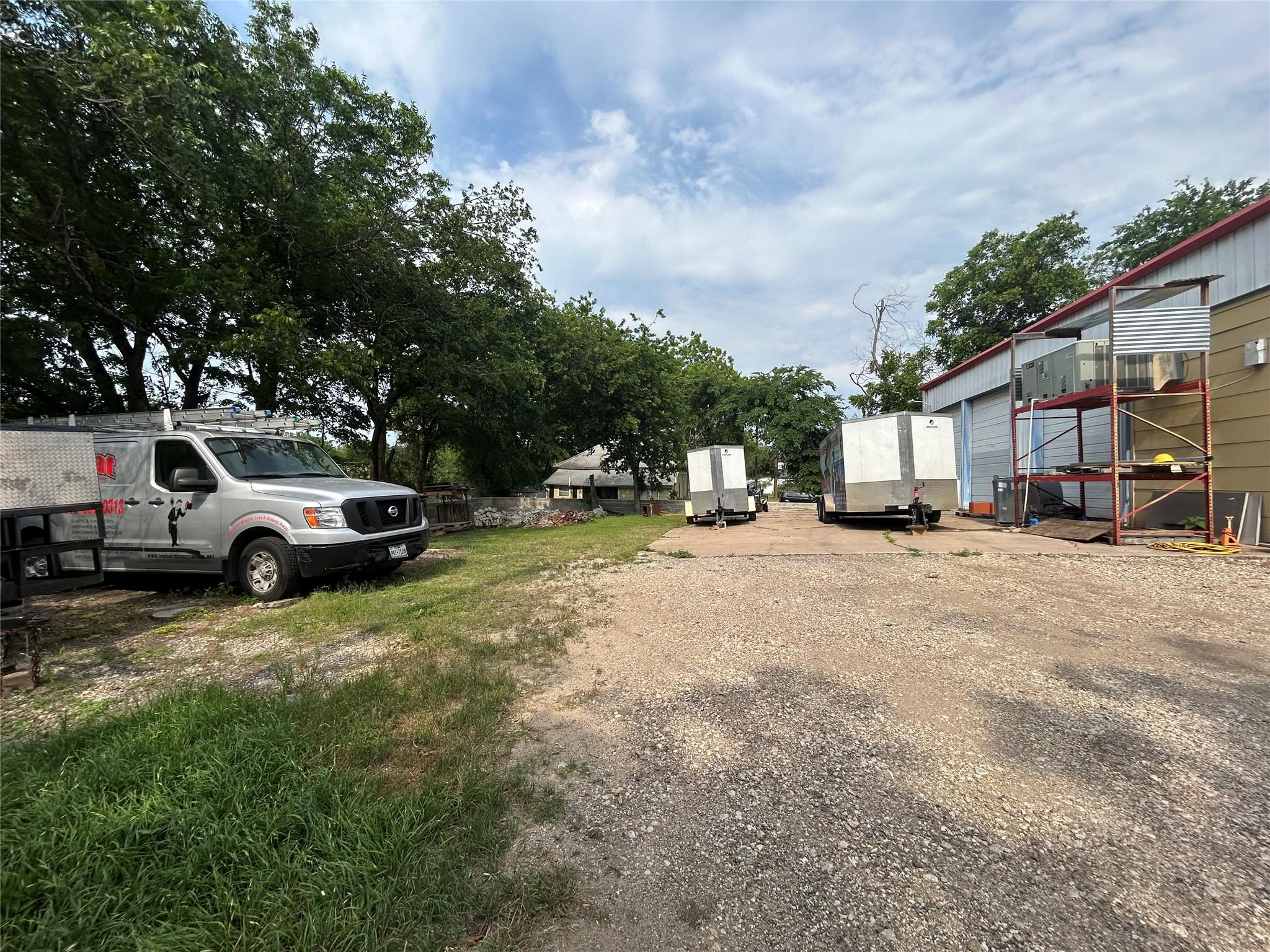 109 E 11TH St, Taylor, TX 76574