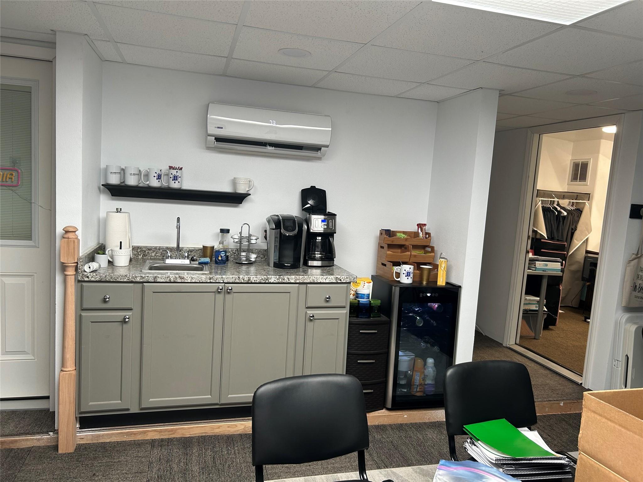 109 E 11TH St, Taylor, TX 76574