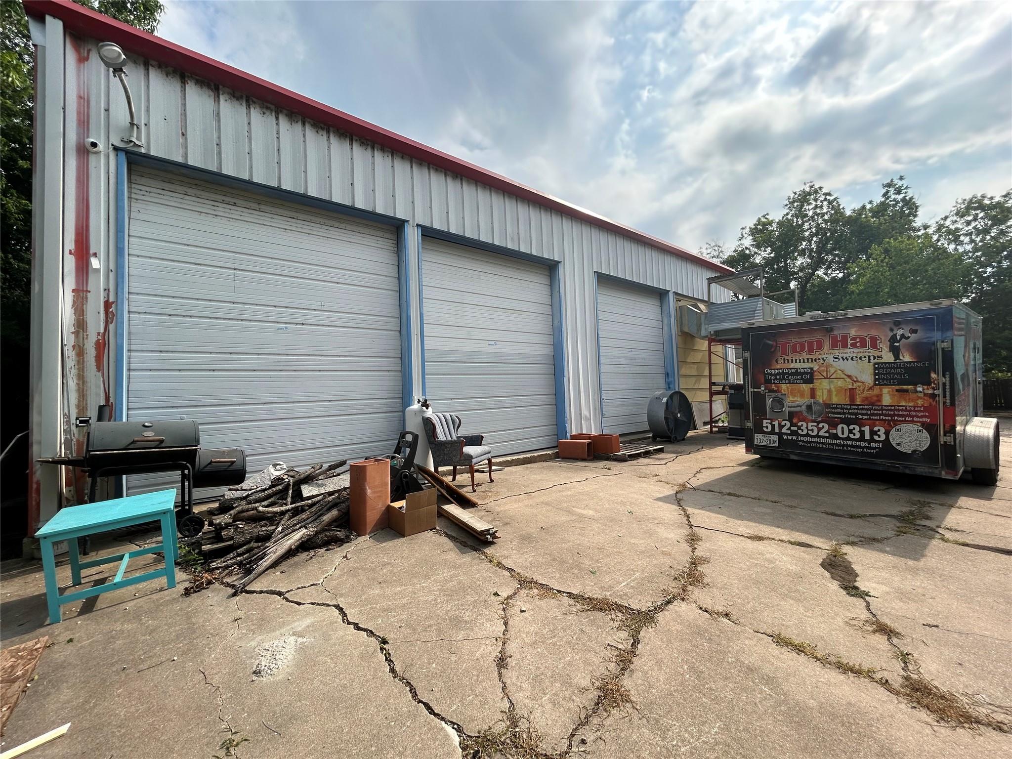 109 E 11TH St, Taylor, TX 76574