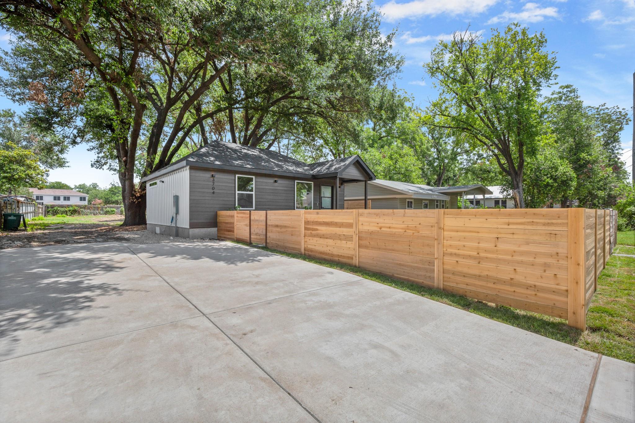 3704 Munson St # 1, Austin, TX 78721