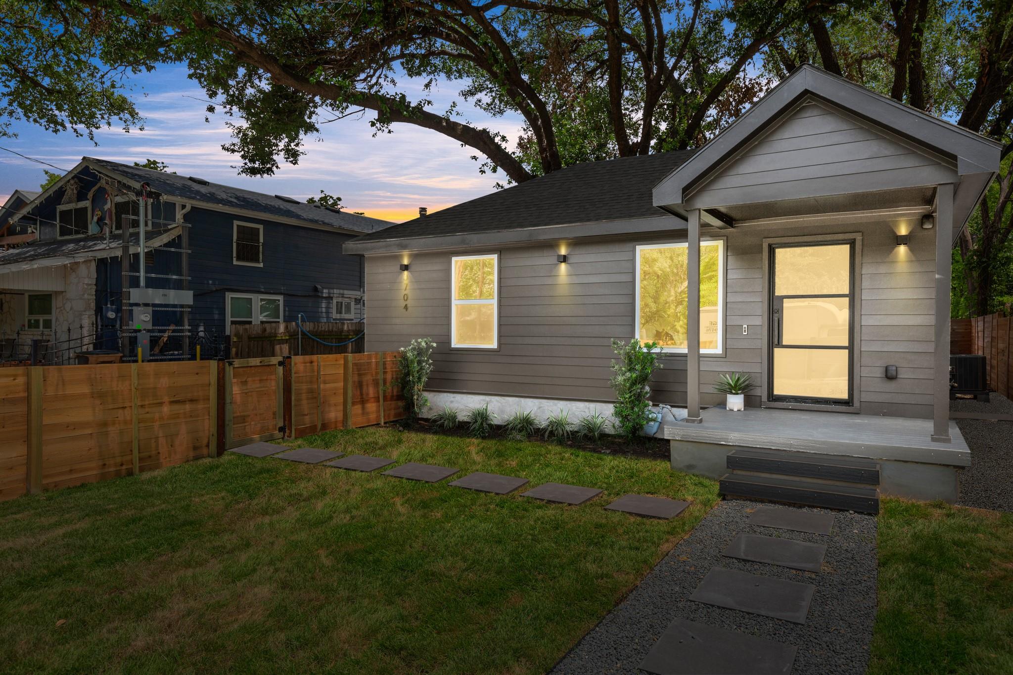 3704 Munson St # 1, Austin, TX 78721