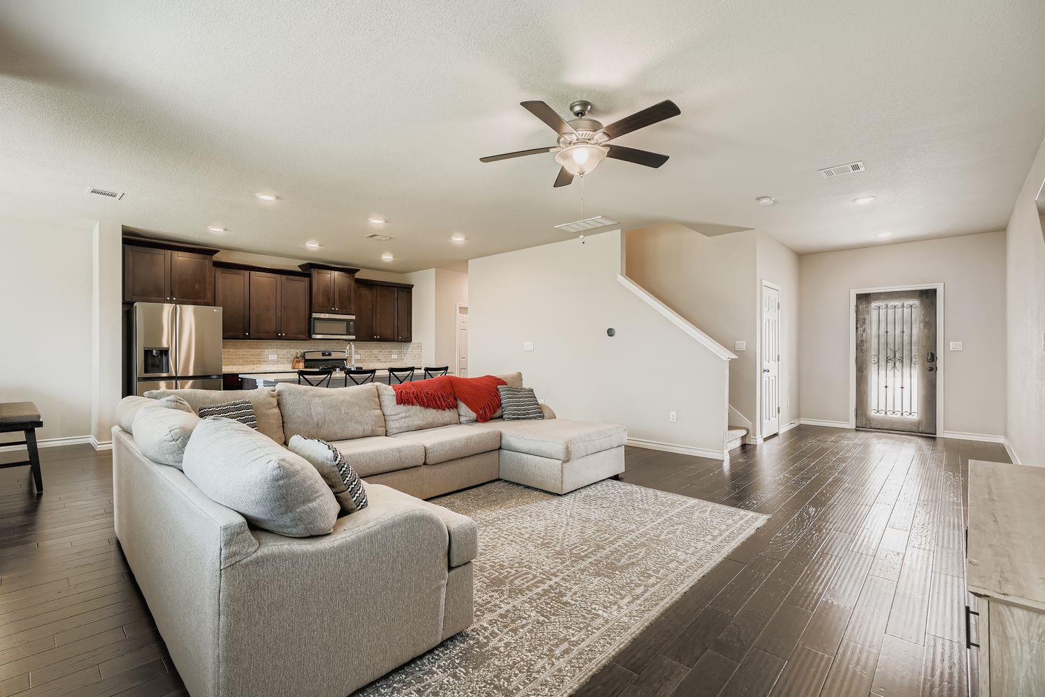 211 Satsuma Dr, Buda, TX 78610