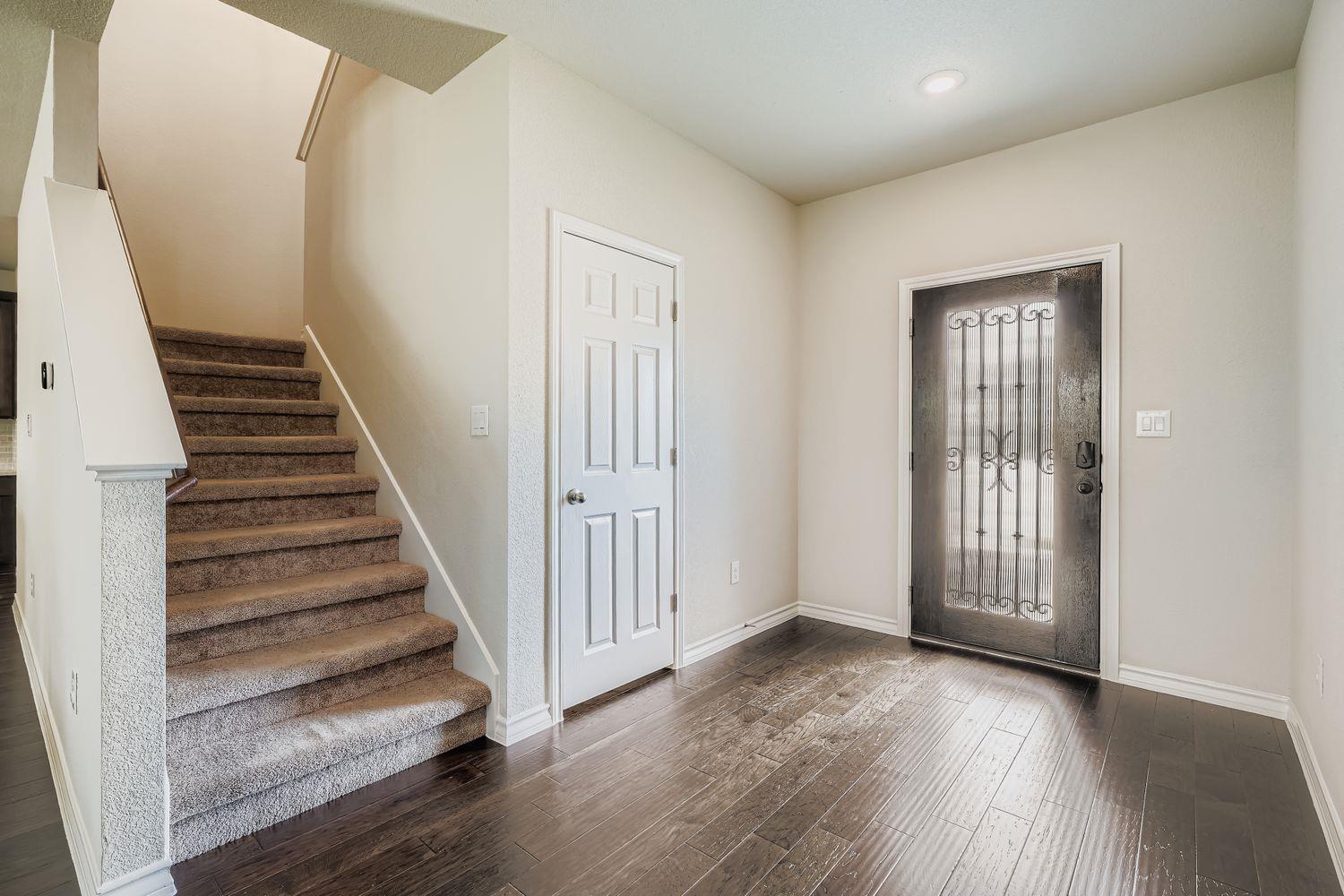 211 Satsuma Dr, Buda, TX 78610