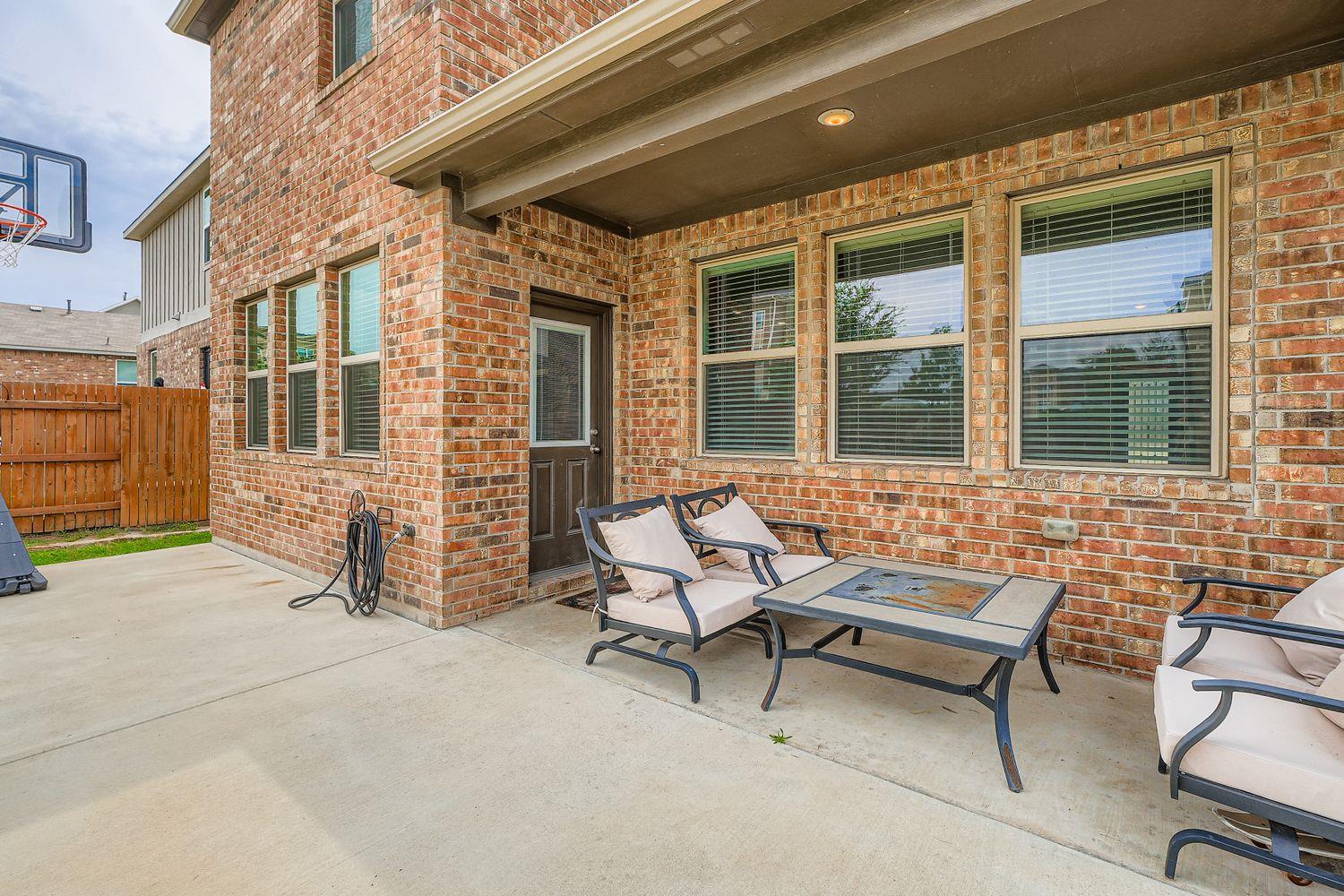211 Satsuma Dr, Buda, TX 78610