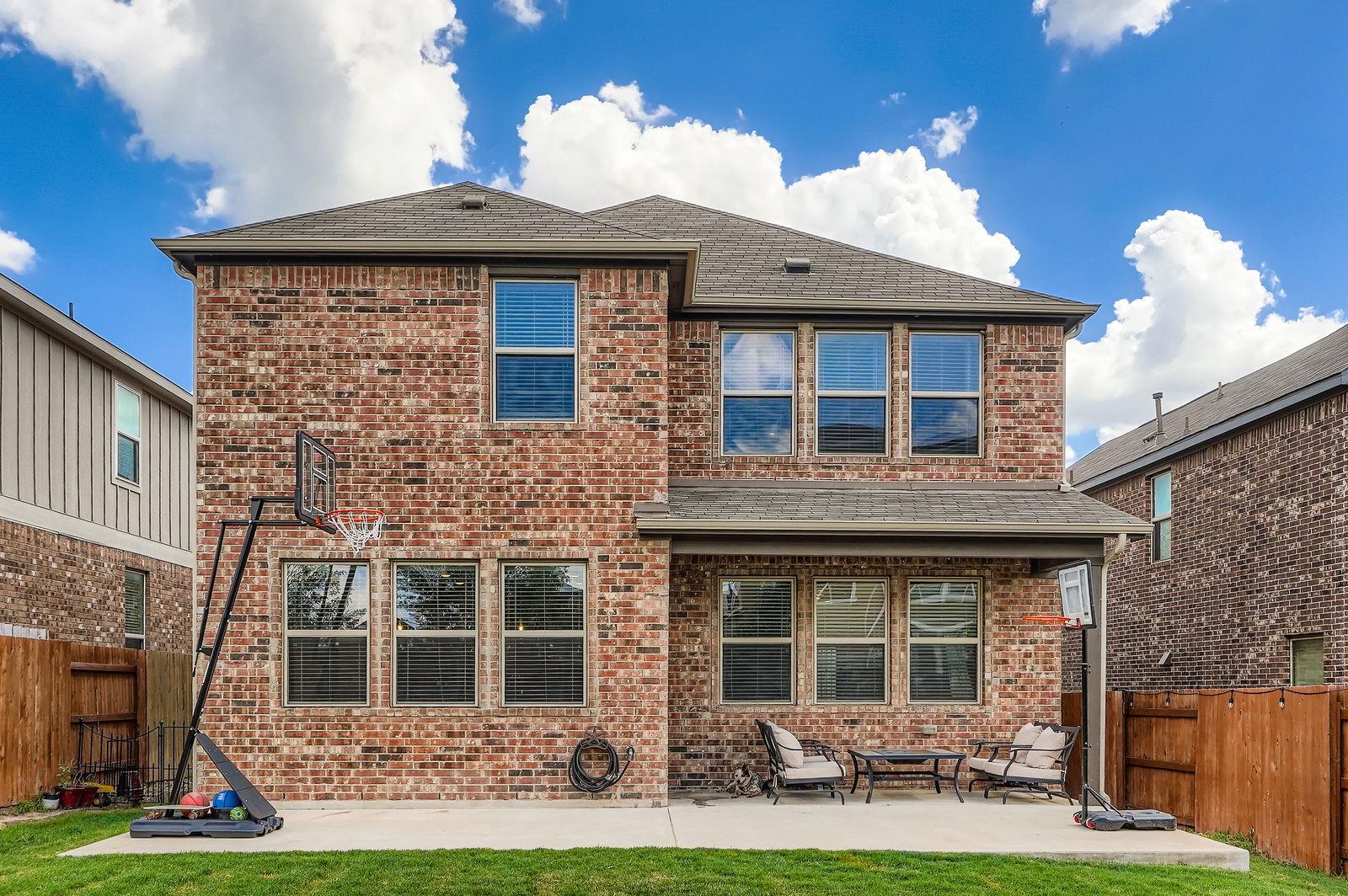 211 Satsuma Dr, Buda, TX 78610