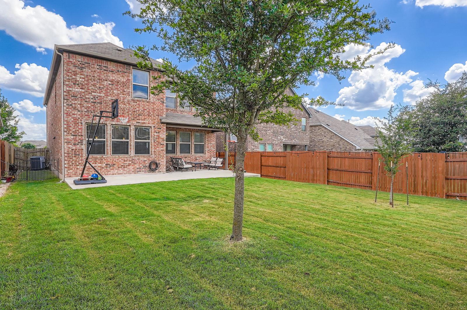 211 Satsuma Dr, Buda, TX 78610