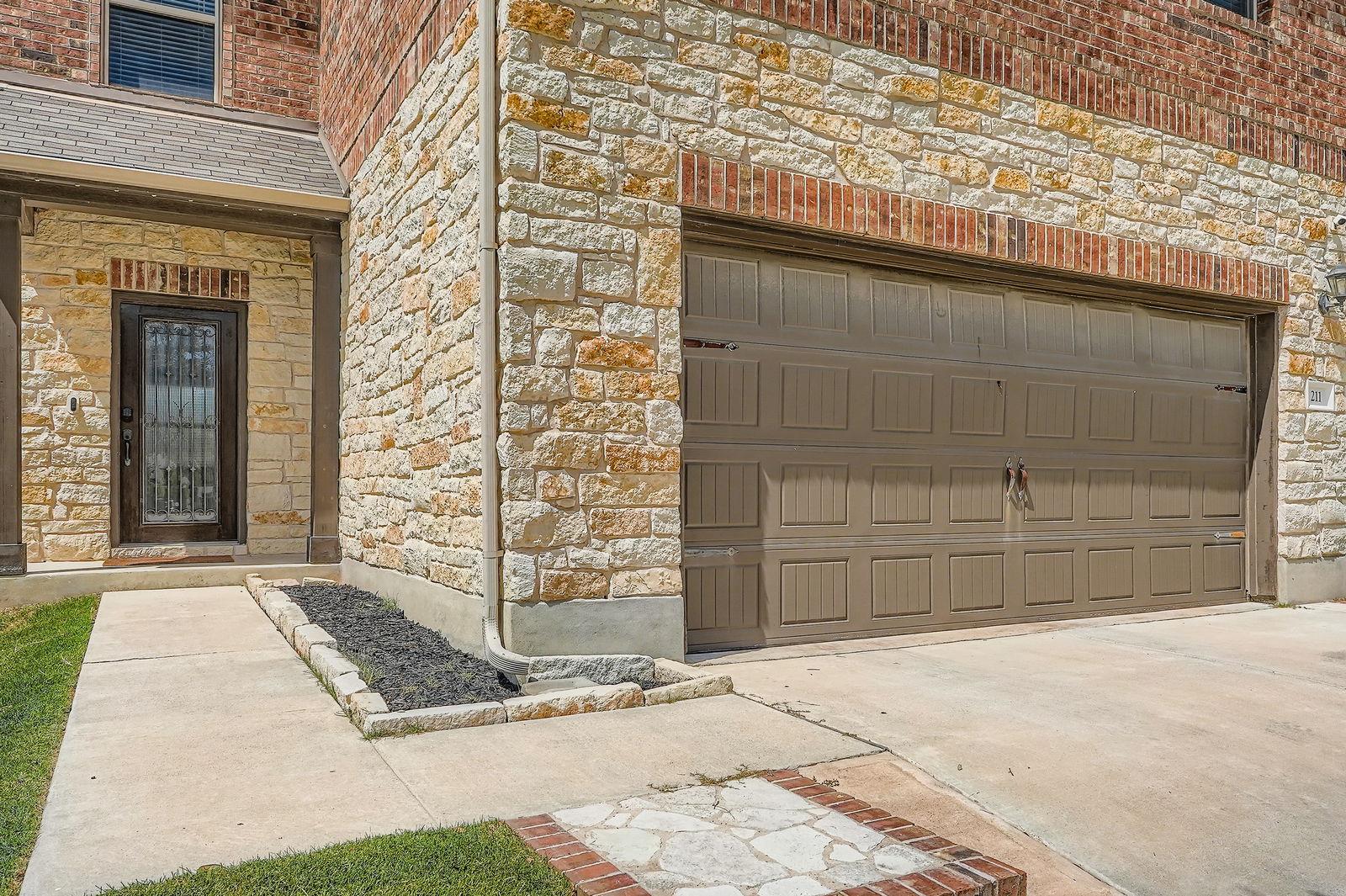 211 Satsuma Dr, Buda, TX 78610