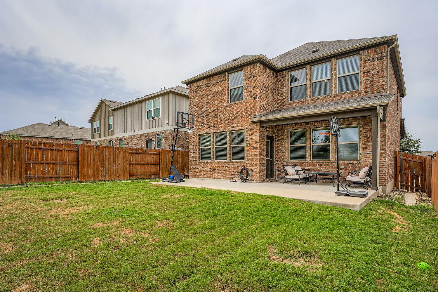 211 Satsuma Dr, Buda, TX 78610
