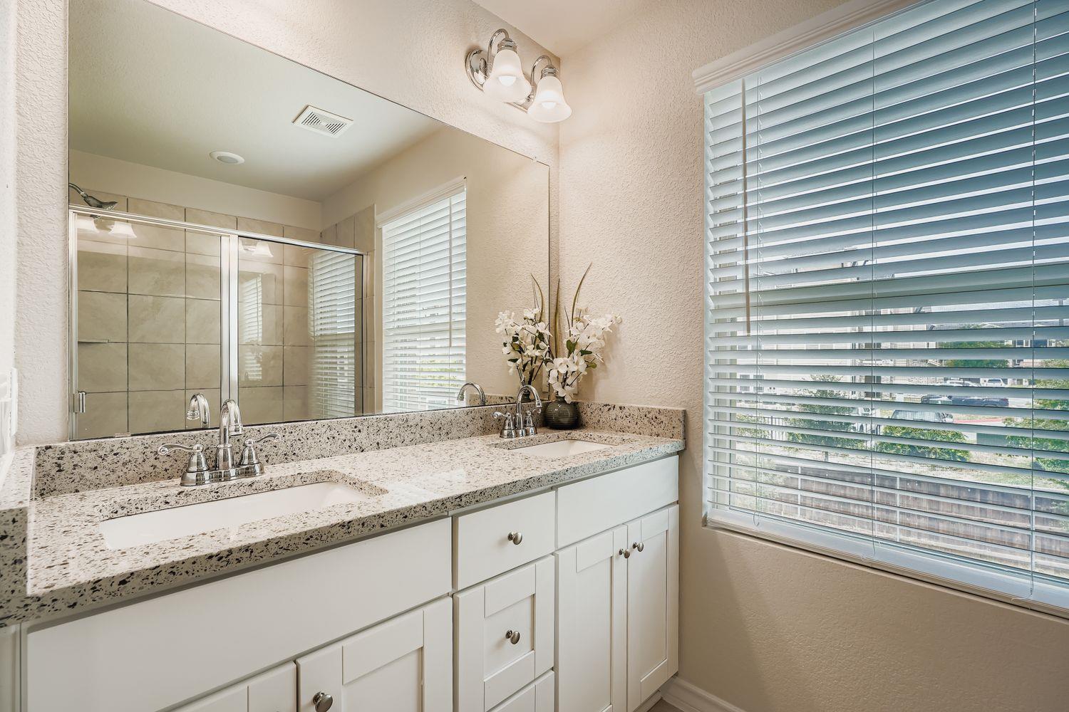 211 Satsuma Dr, Buda, TX 78610