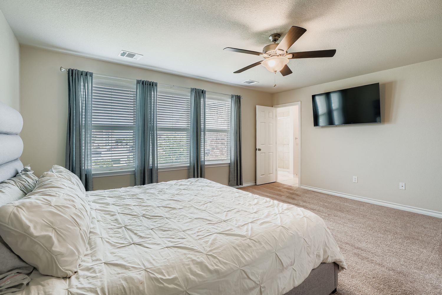 211 Satsuma Dr, Buda, TX 78610