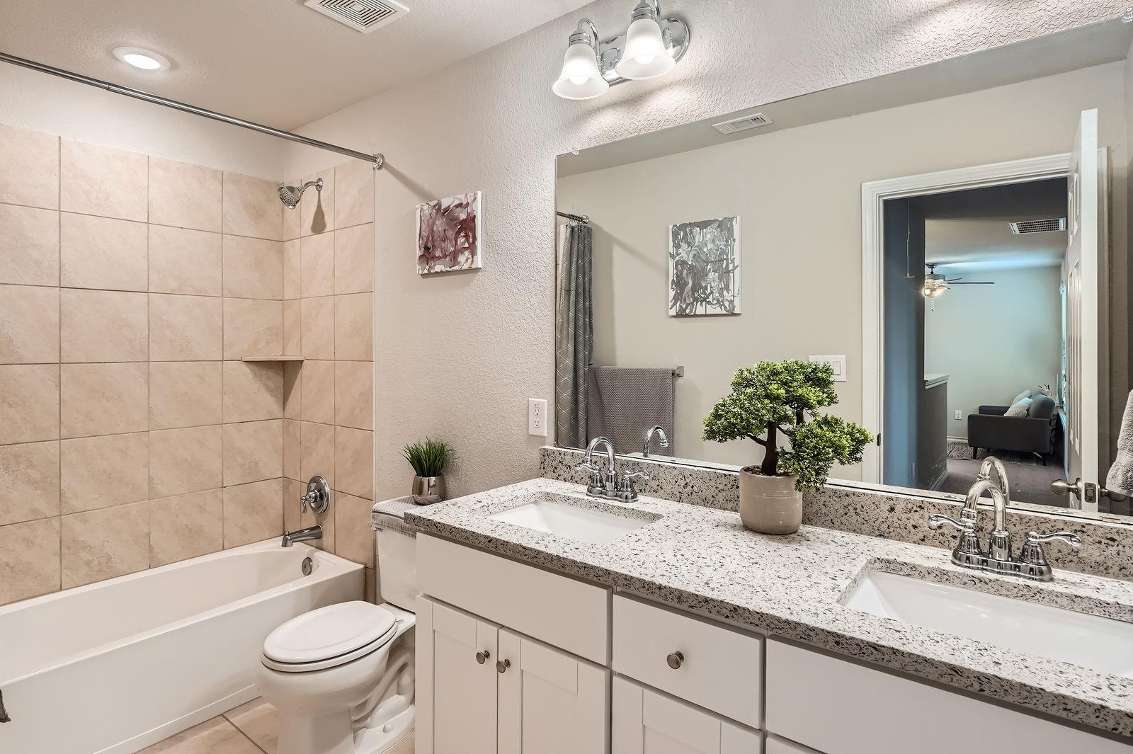 211 Satsuma Dr, Buda, TX 78610