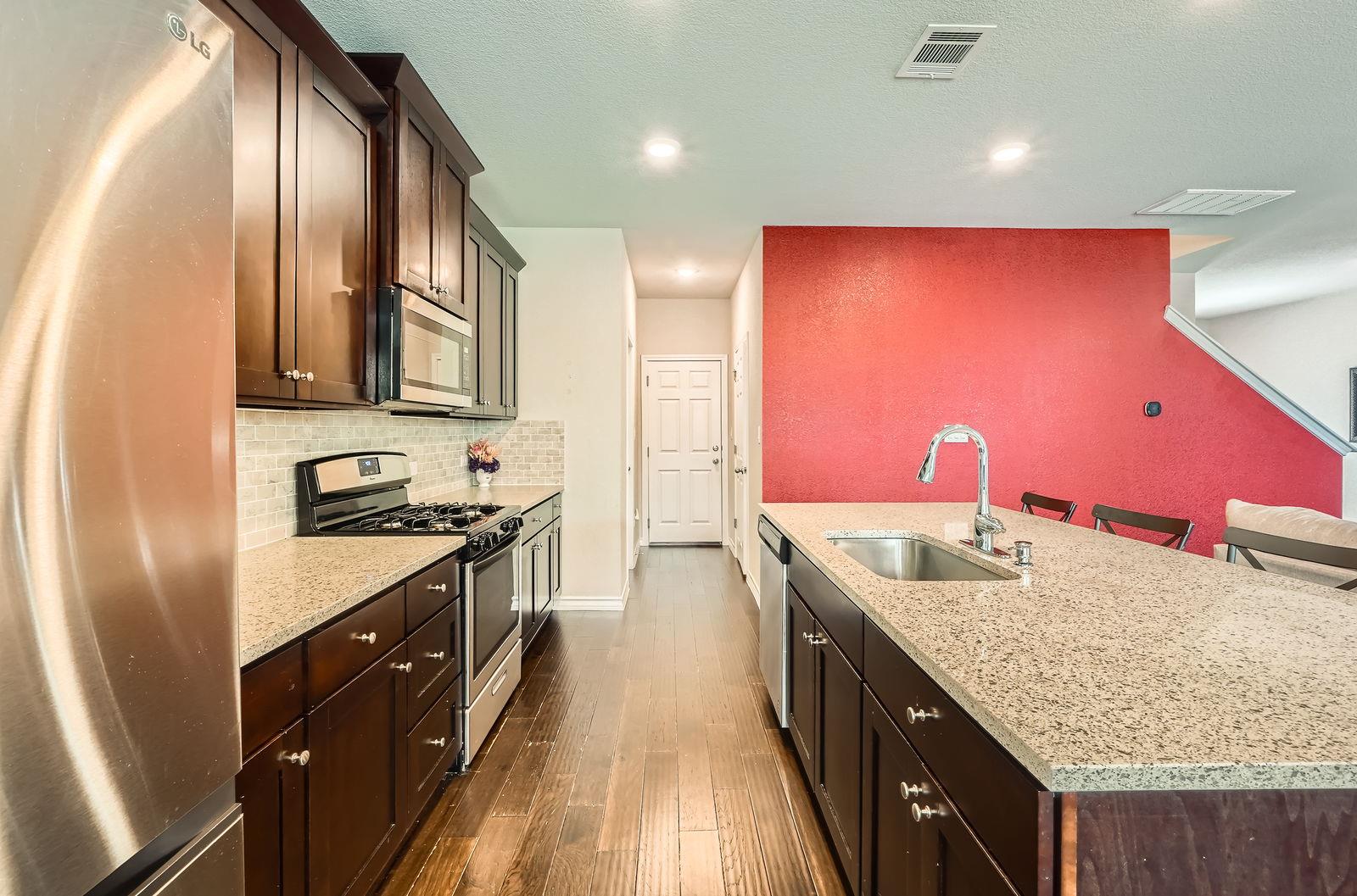 211 Satsuma Dr, Buda, TX 78610