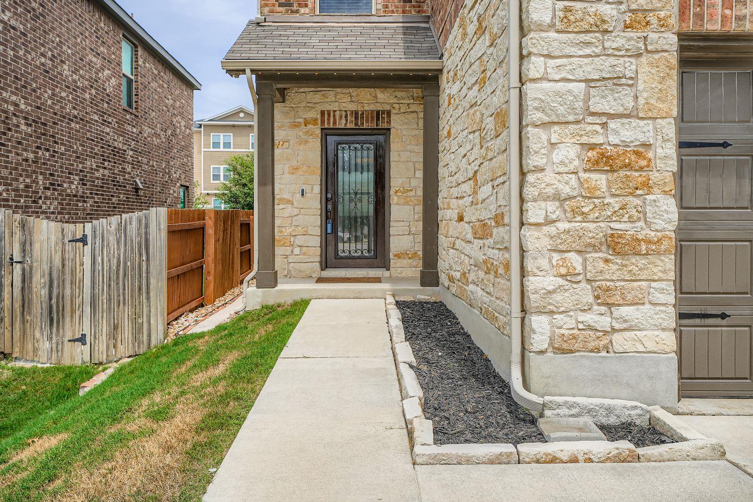 211 Satsuma Dr, Buda, TX 78610