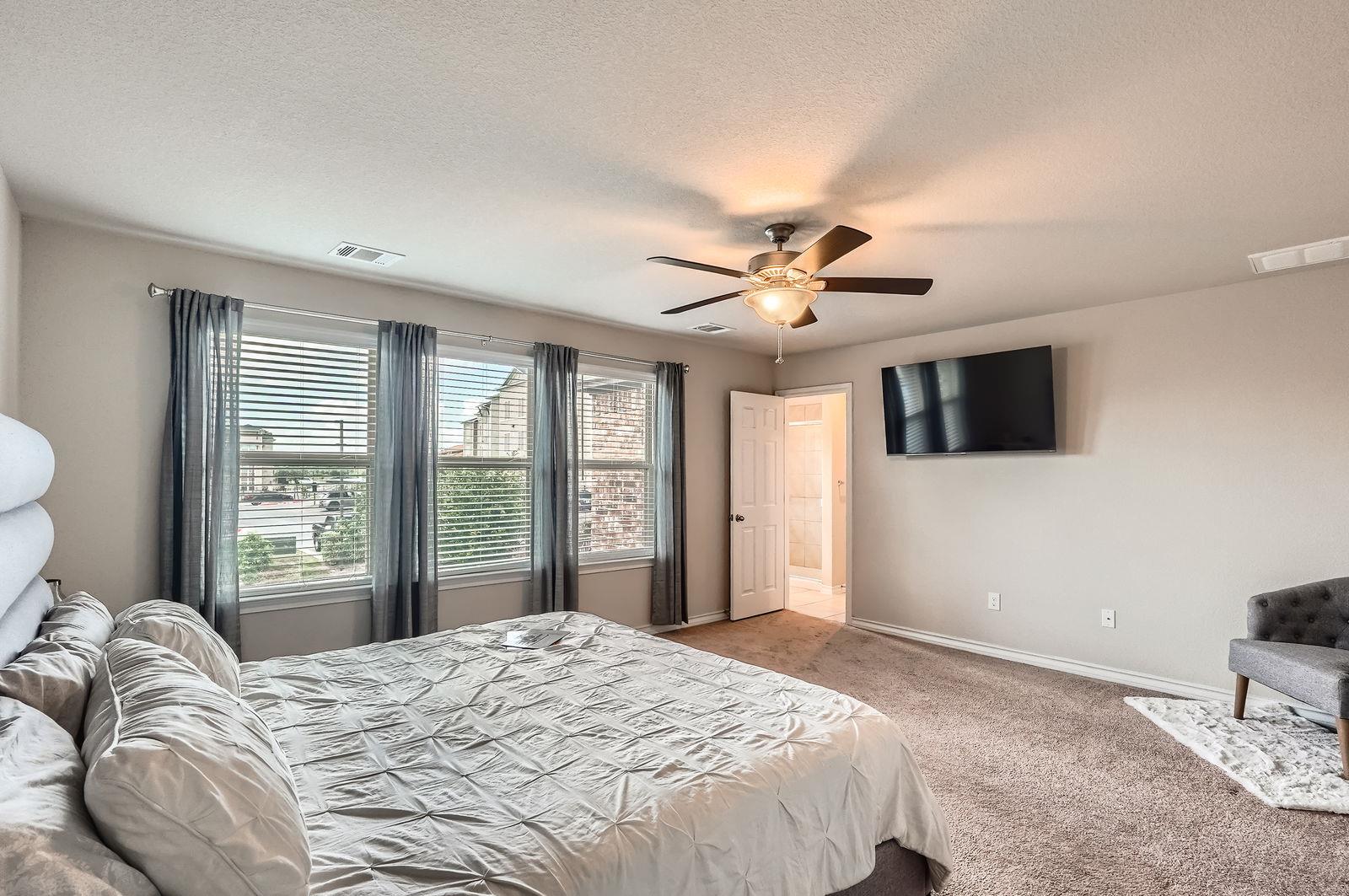 211 Satsuma Dr, Buda, TX 78610