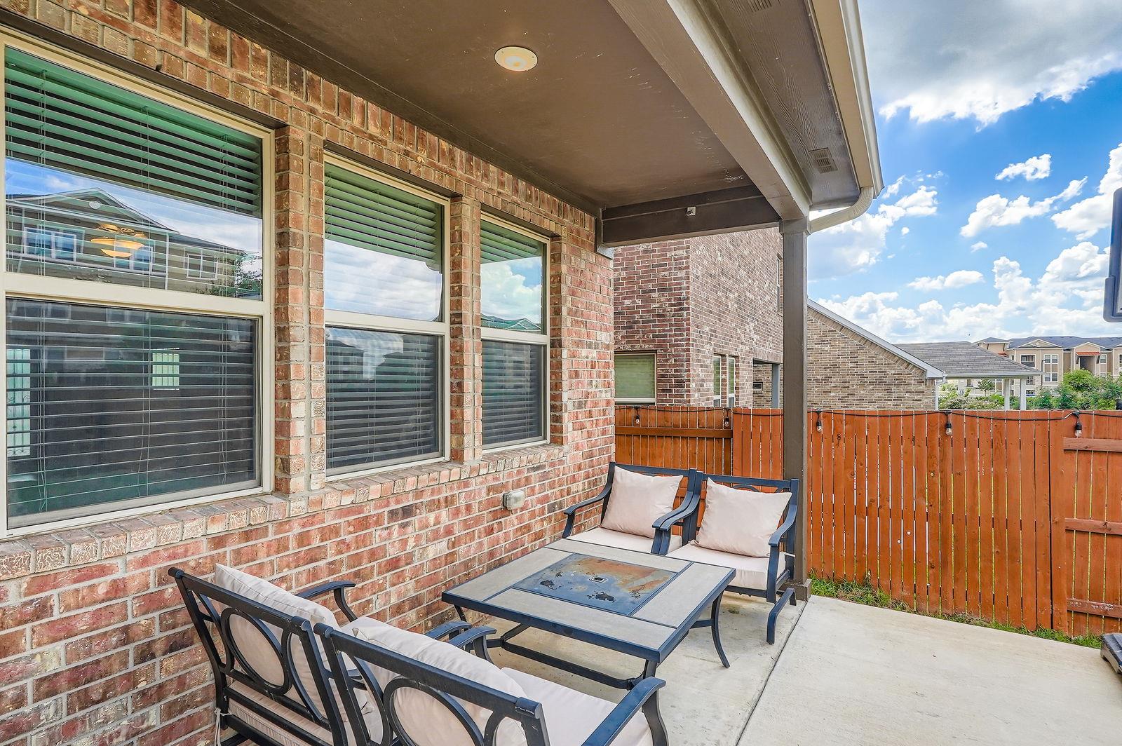 211 Satsuma Dr, Buda, TX 78610