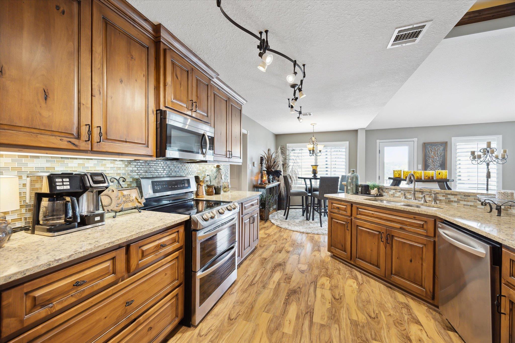 515 Wesley Ridge Dr, Spicewood, TX 78669