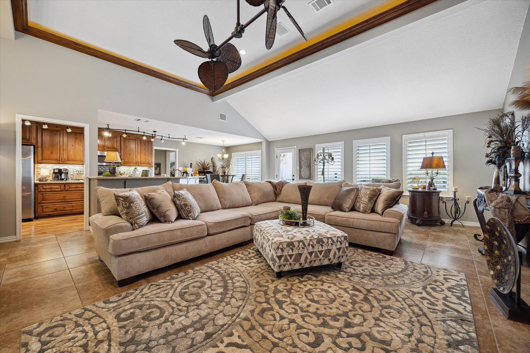 515 Wesley Ridge Dr, Spicewood, TX 78669