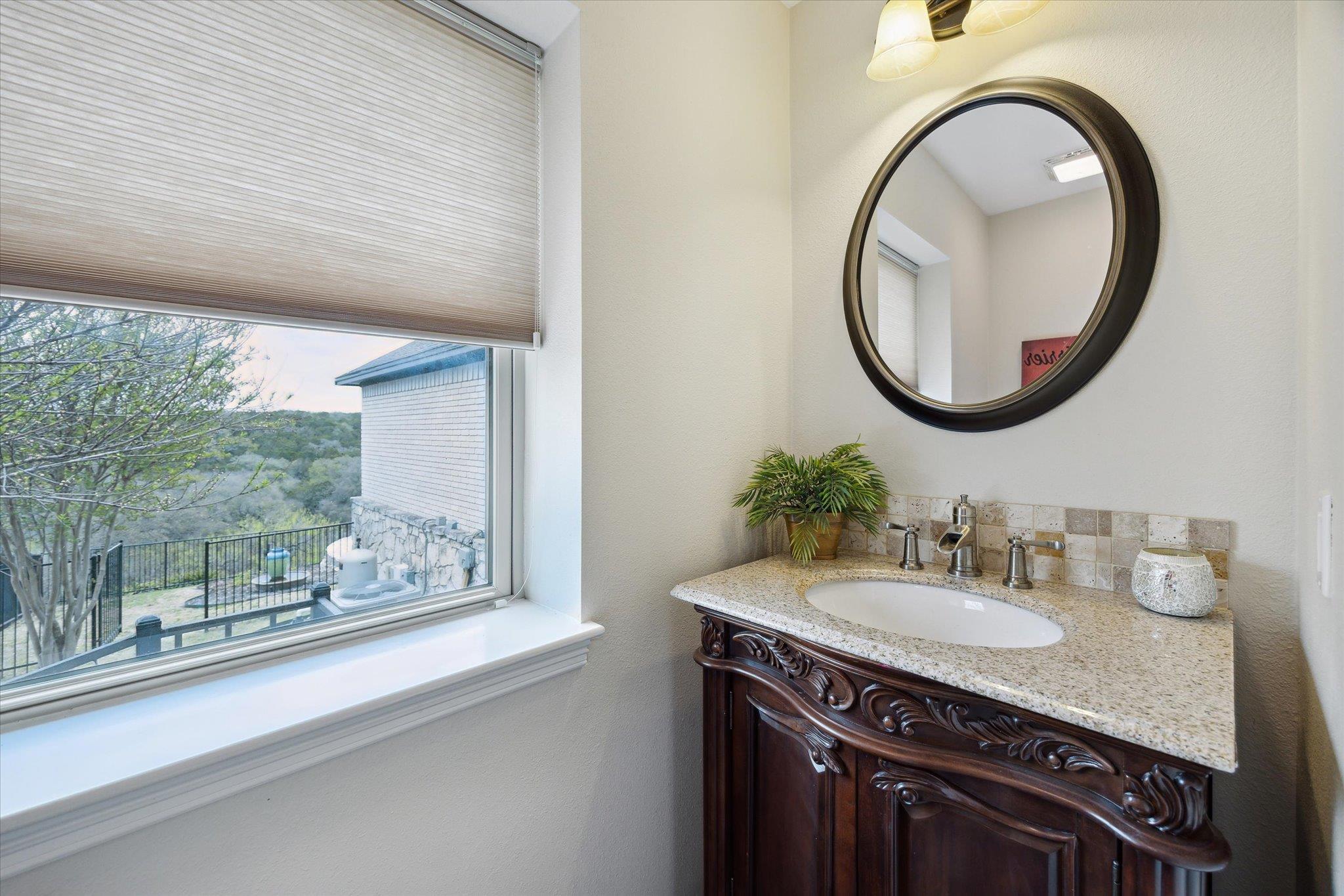 515 Wesley Ridge Dr, Spicewood, TX 78669