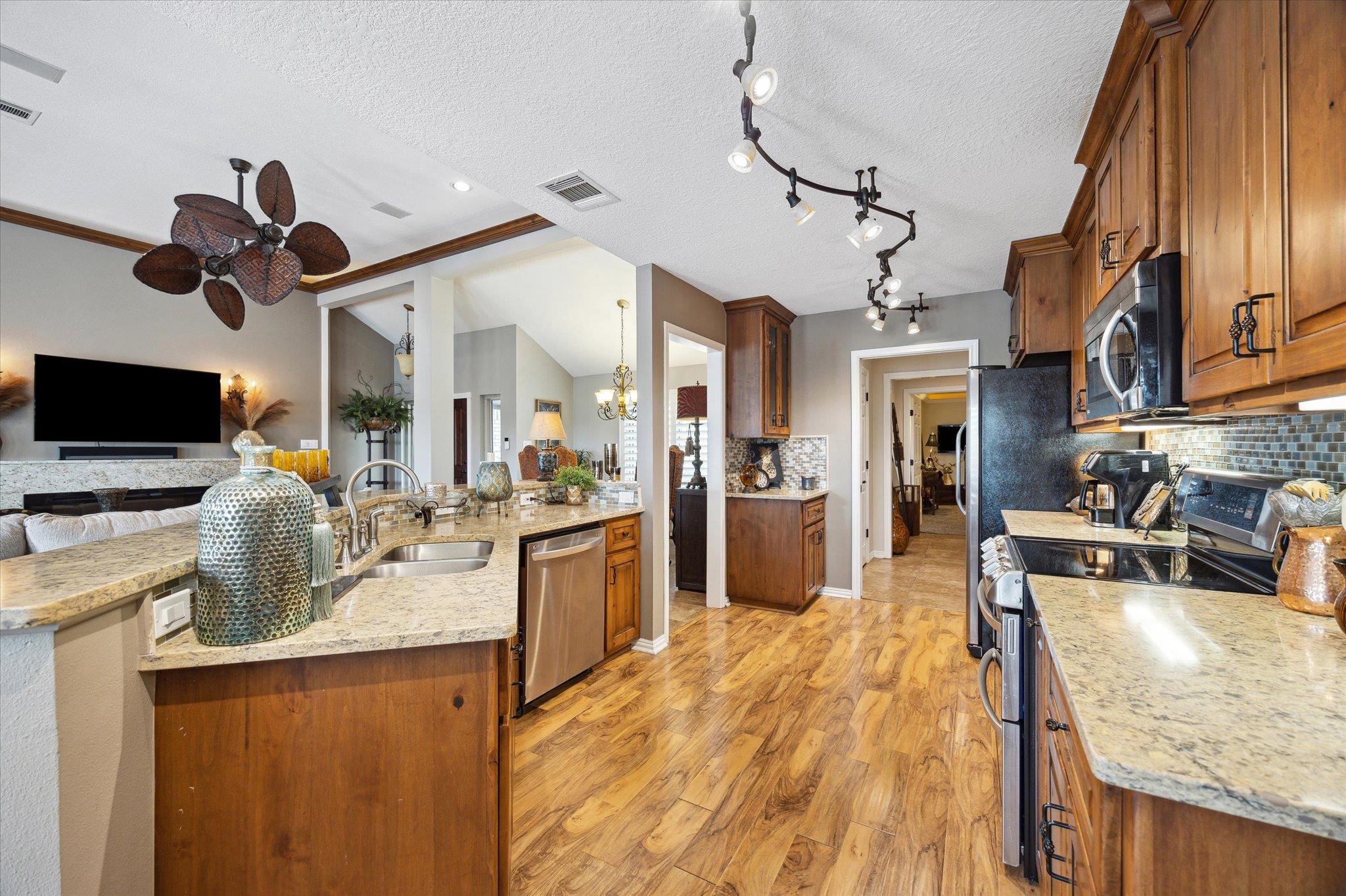 515 Wesley Ridge Dr, Spicewood, TX 78669