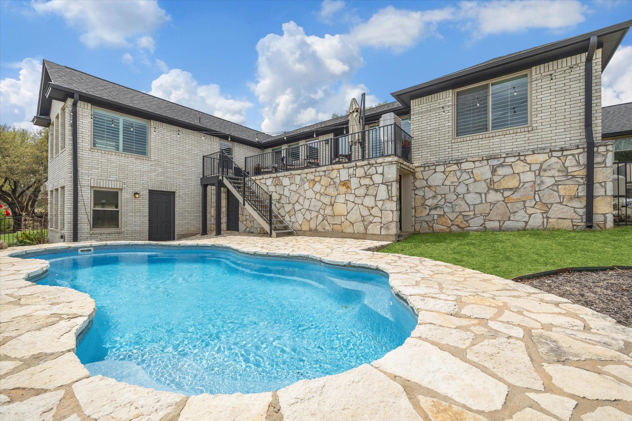 515 Wesley Ridge Dr, Spicewood, TX 78669