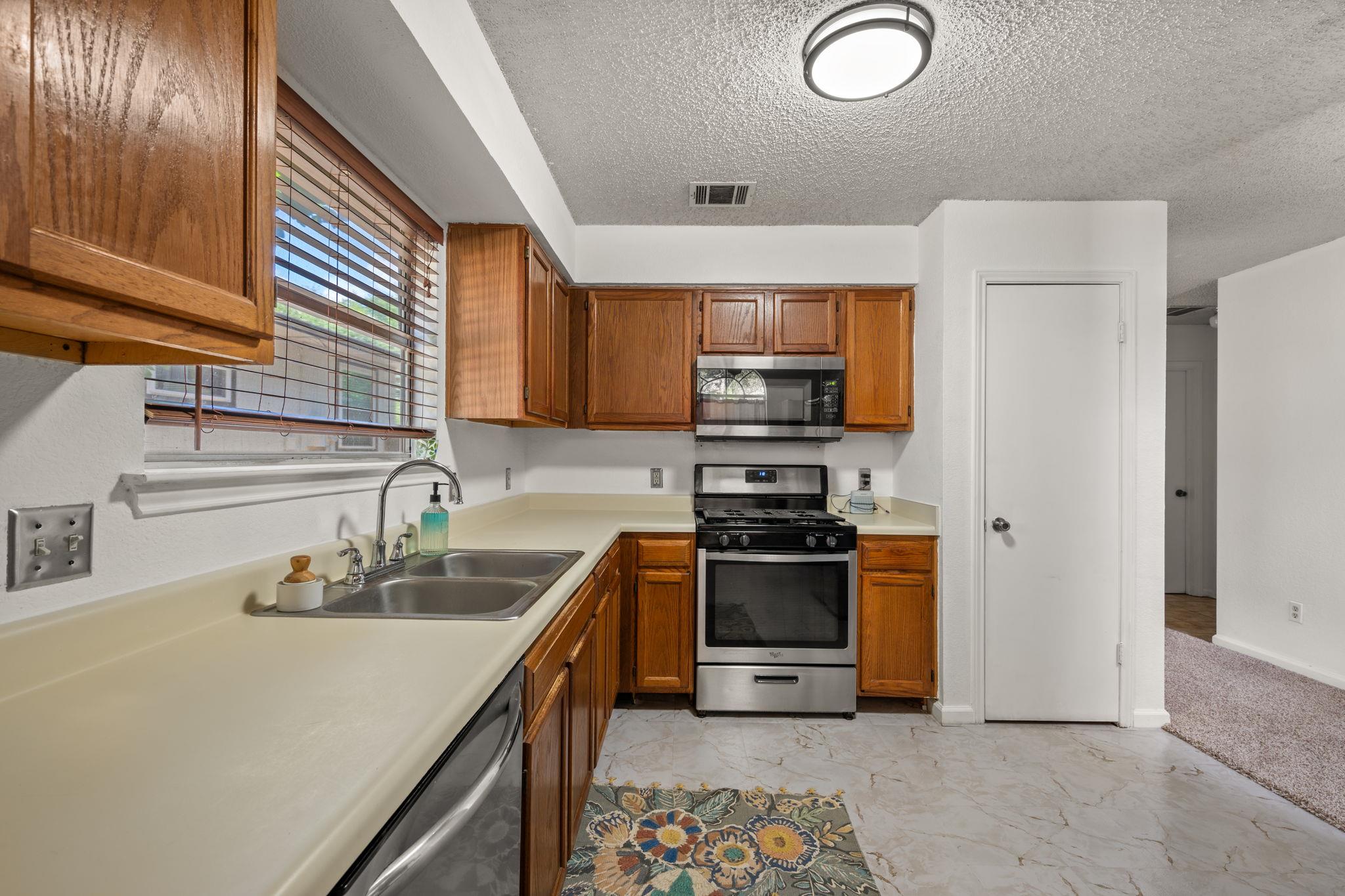 10429 Hess Dr, Austin, TX 78748