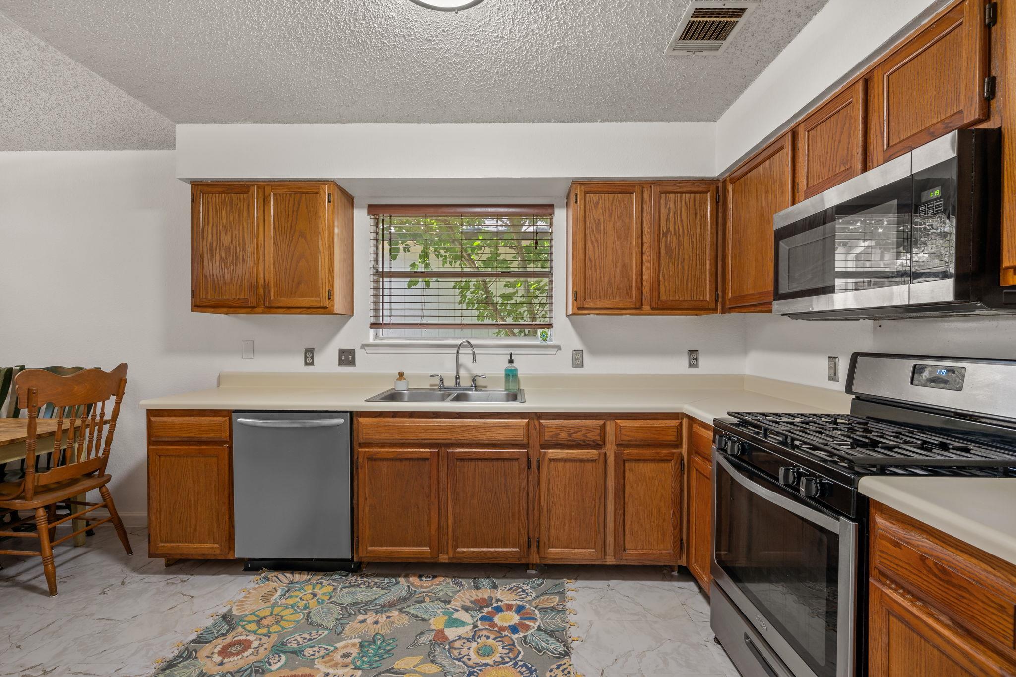 10429 Hess Dr, Austin, TX 78748