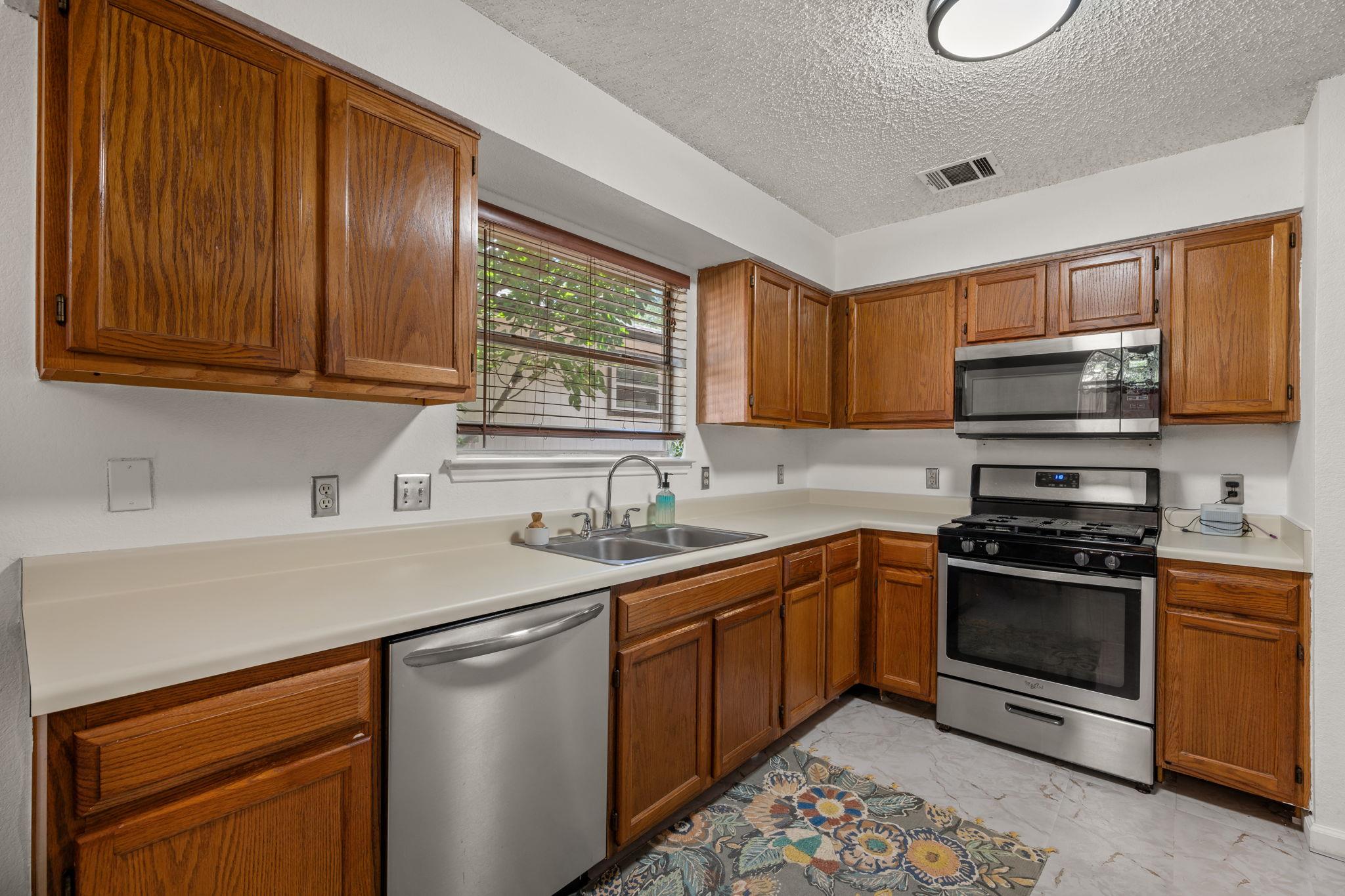 10429 Hess Dr, Austin, TX 78748