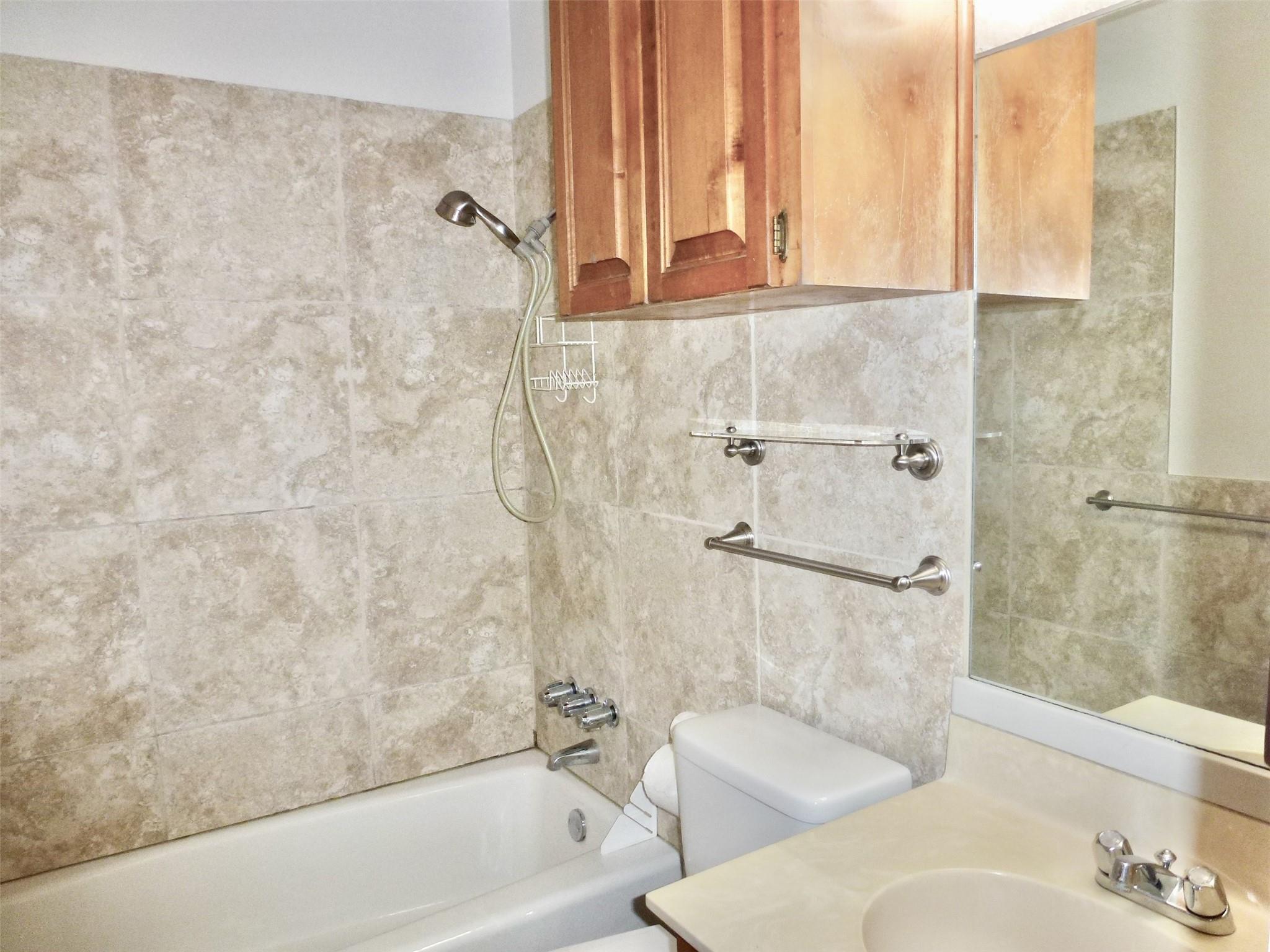 601 Hearn St # 207, Austin, TX 78703