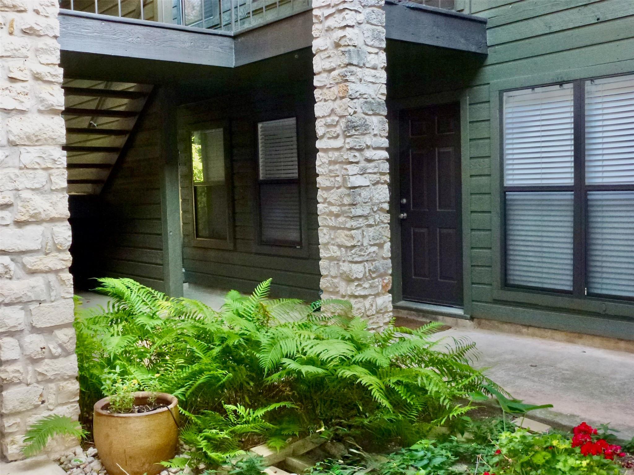 601 Hearn St # 207, Austin, TX 78703