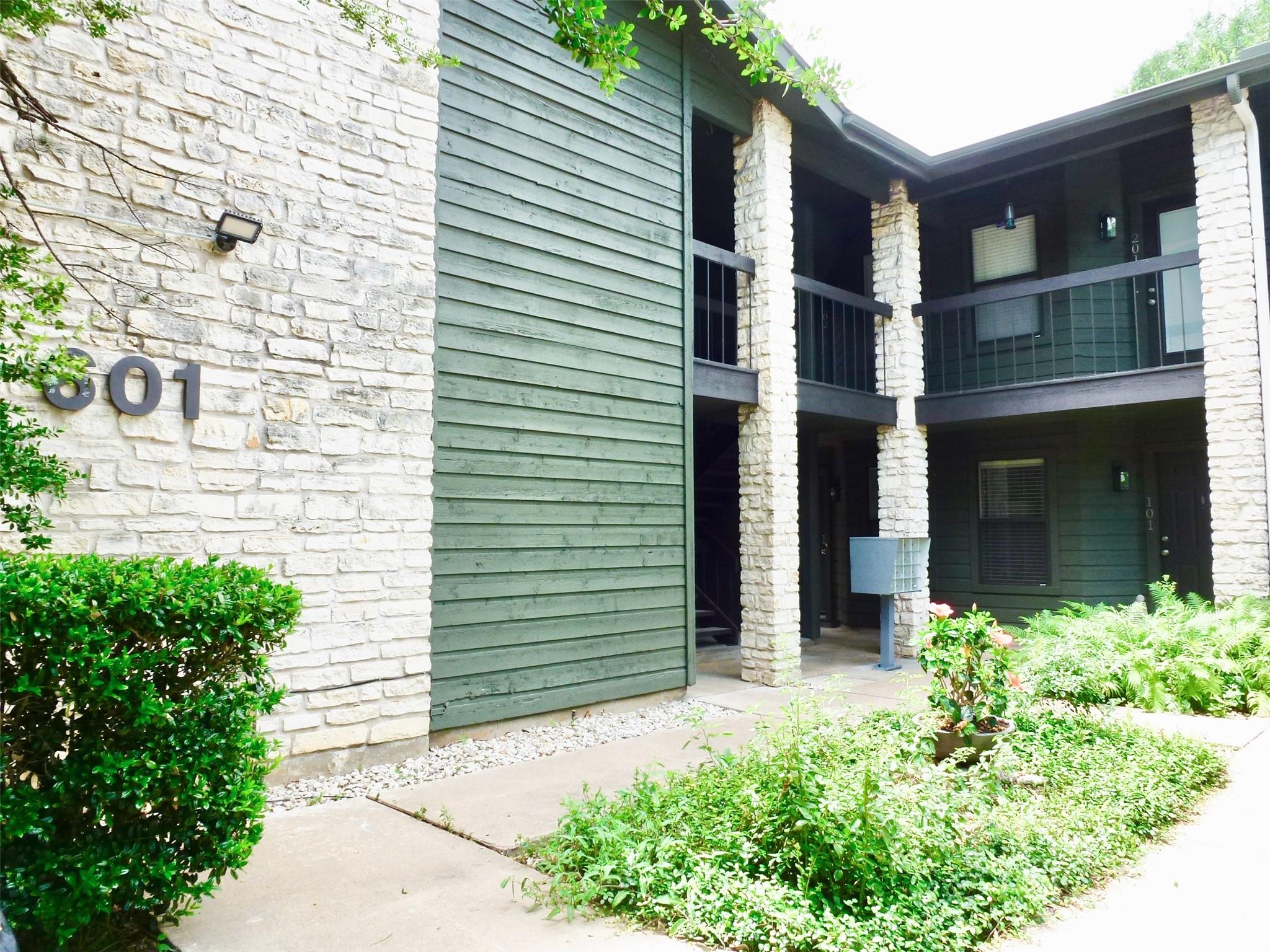 601 Hearn St # 207, Austin, TX 78703