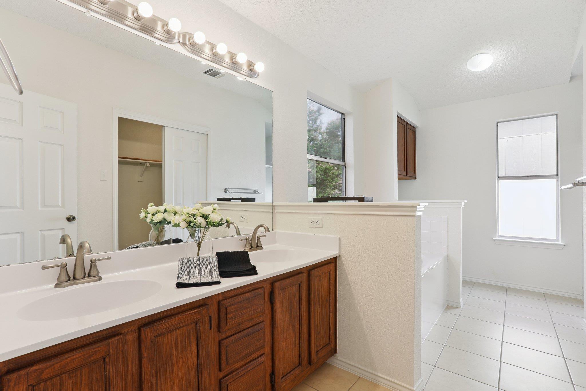 13302 Black Canyon Dr, Austin, TX 78729