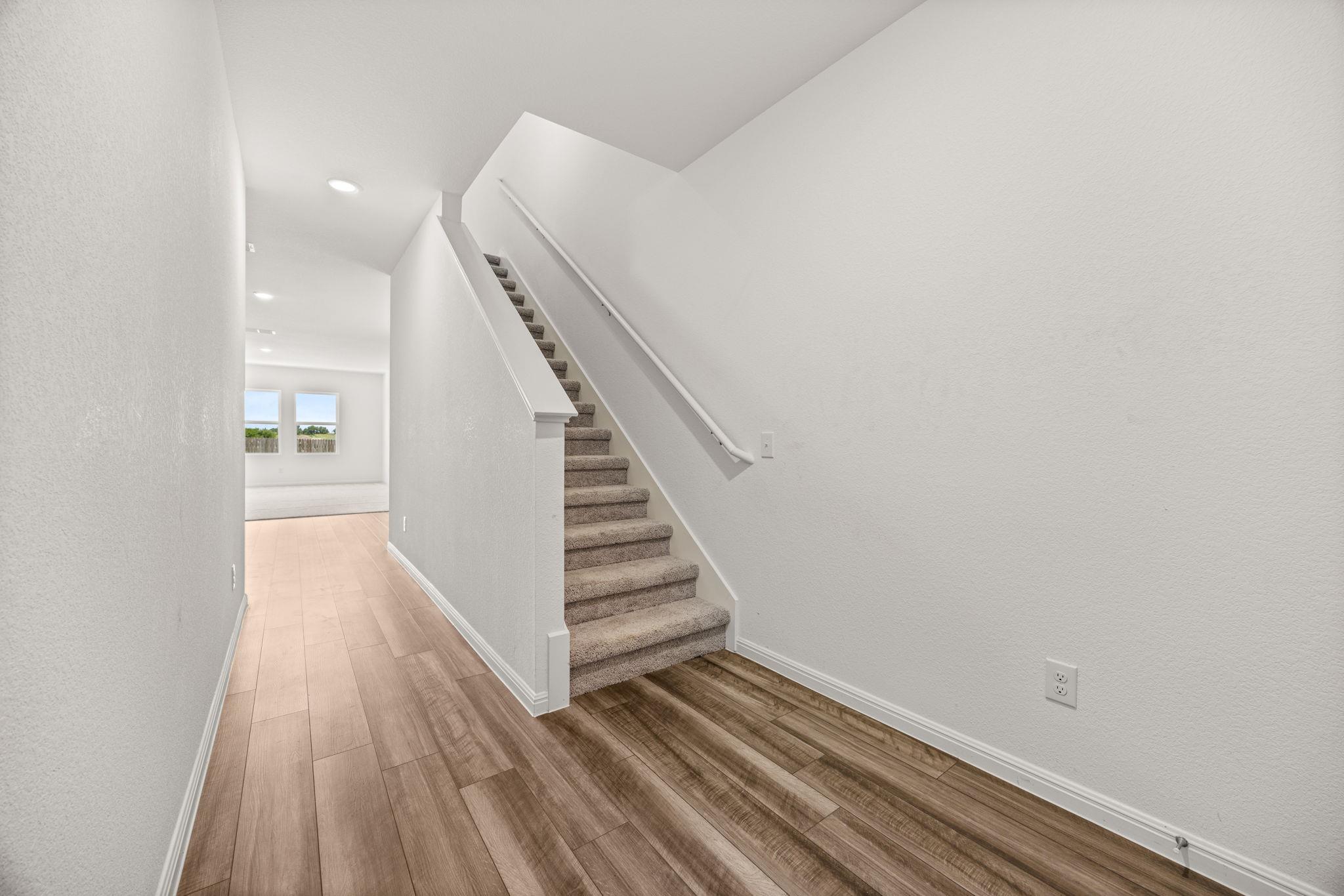 704 Gemsbok Dr, Hutto, TX 78634