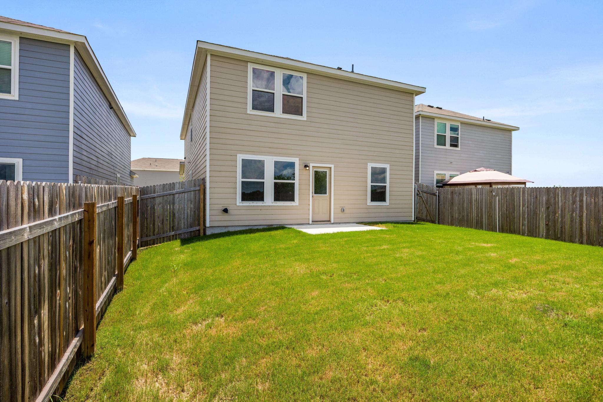 704 Gemsbok Dr, Hutto, TX 78634