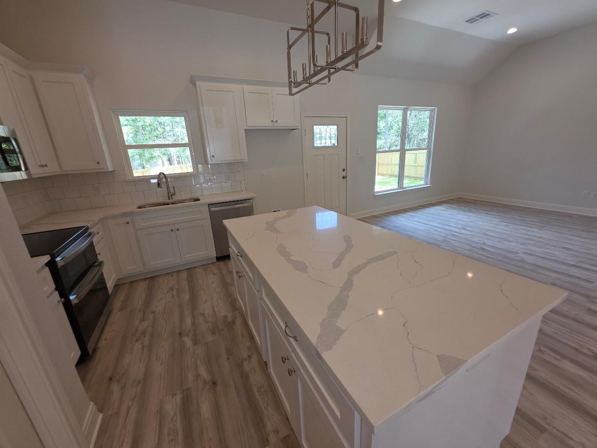 110 E Kikipua Ln, Bastrop, TX 78602